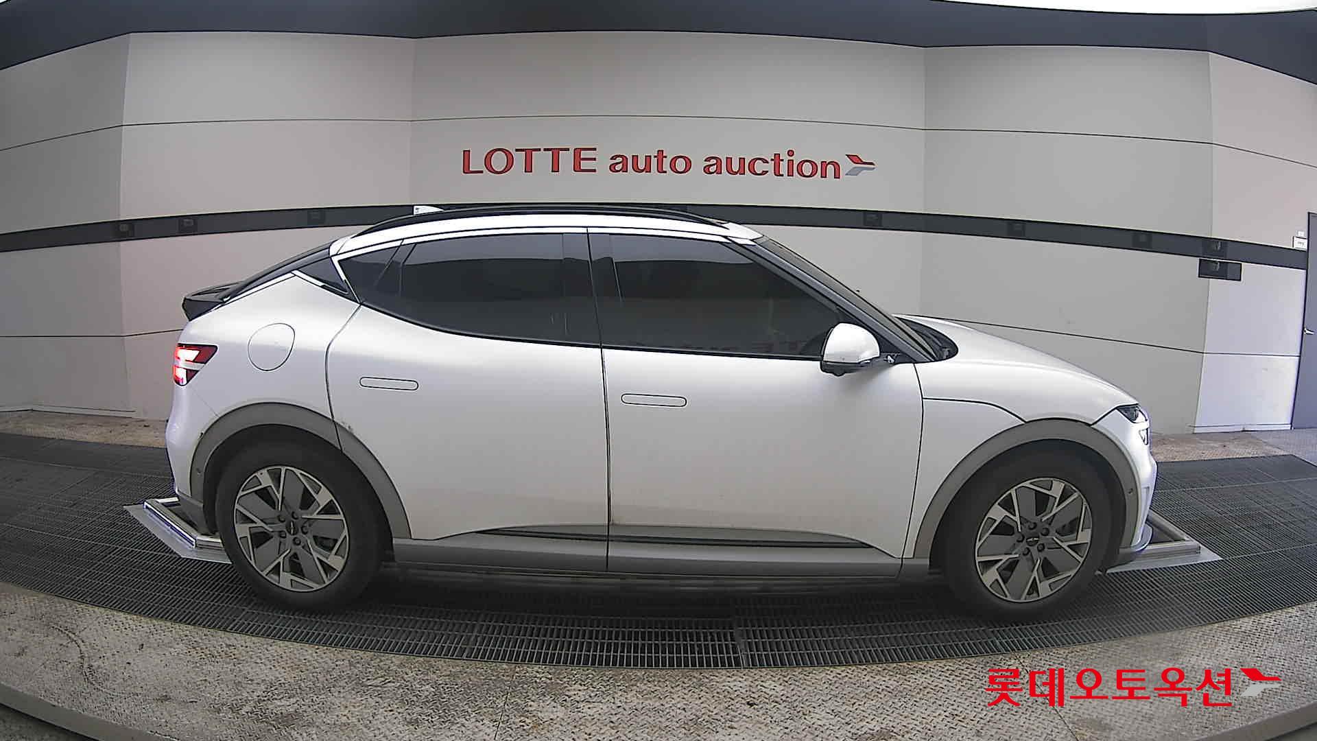 جينسس جي في 60