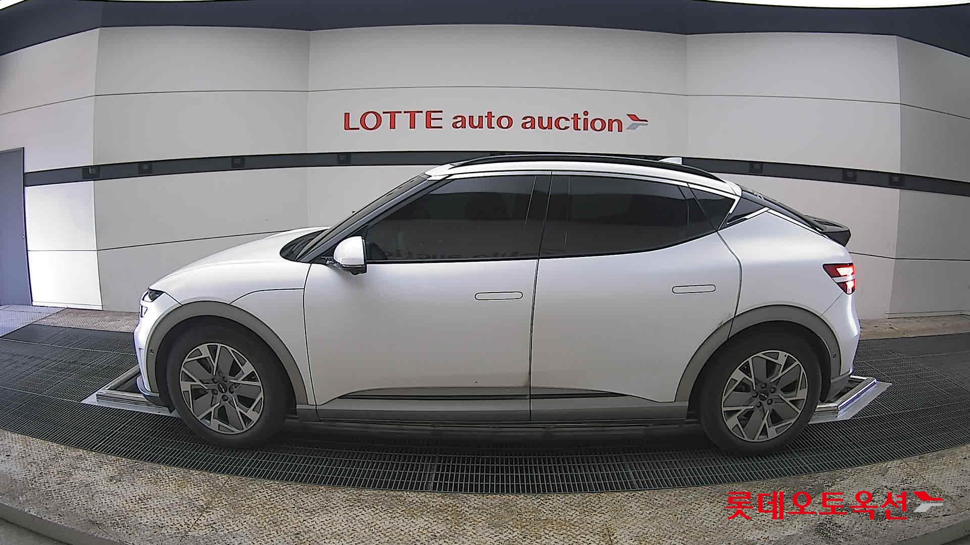 جينسس جي في 60