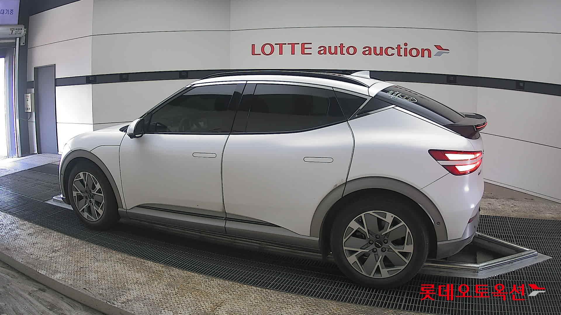 جينسس جي في 60