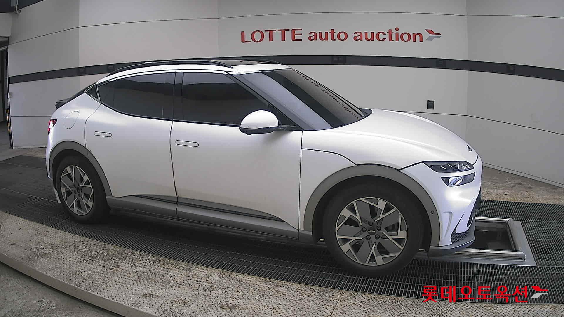 جينسس جي في 60