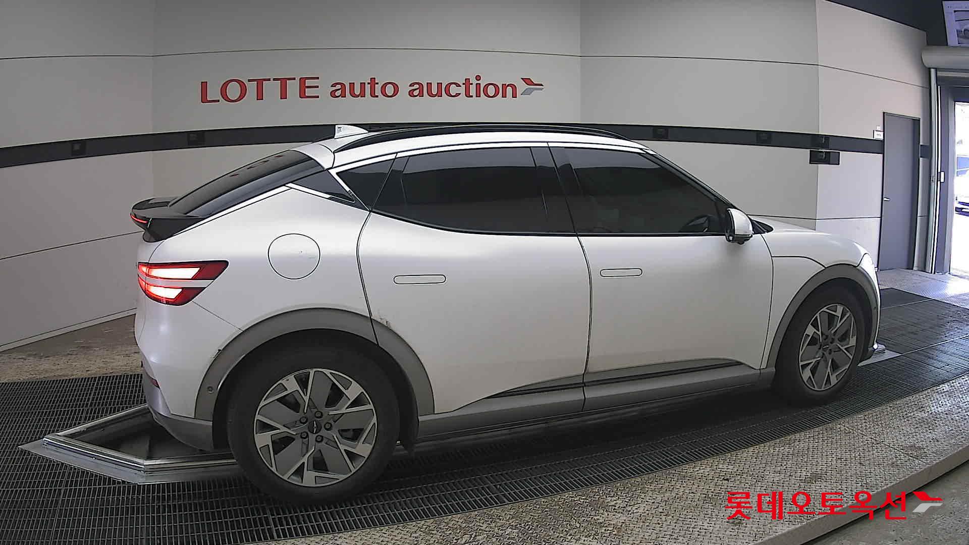 جينسس جي في 60