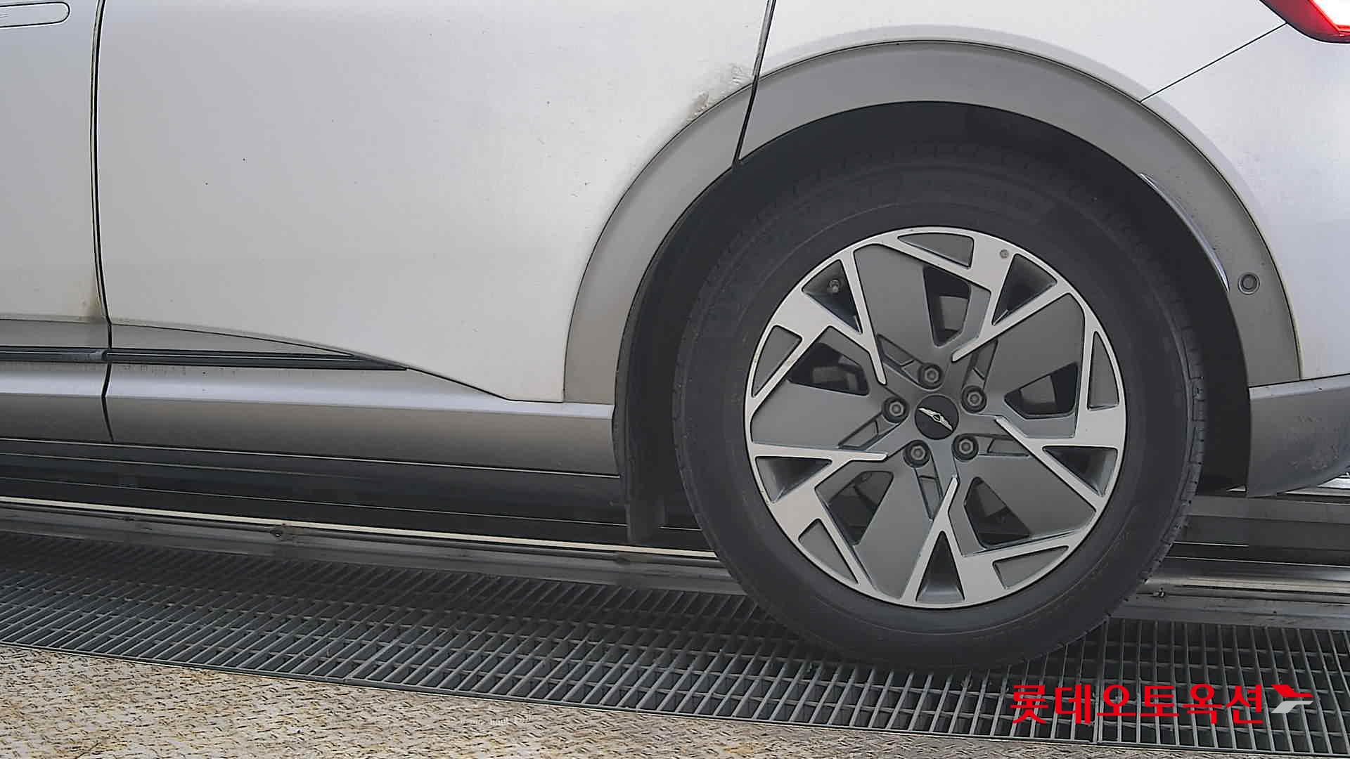 جينسس جي في 60