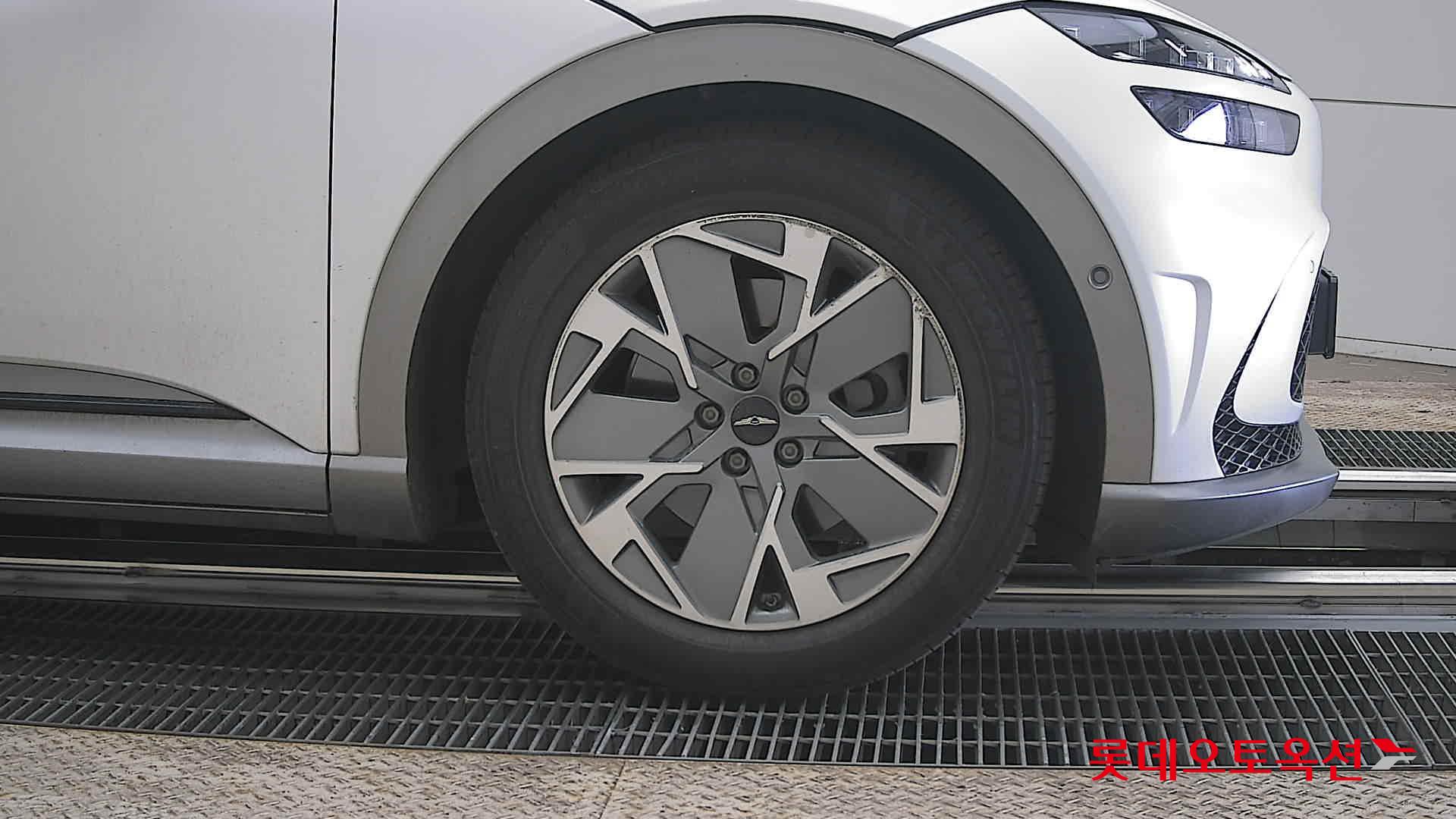 جينسس جي في 60