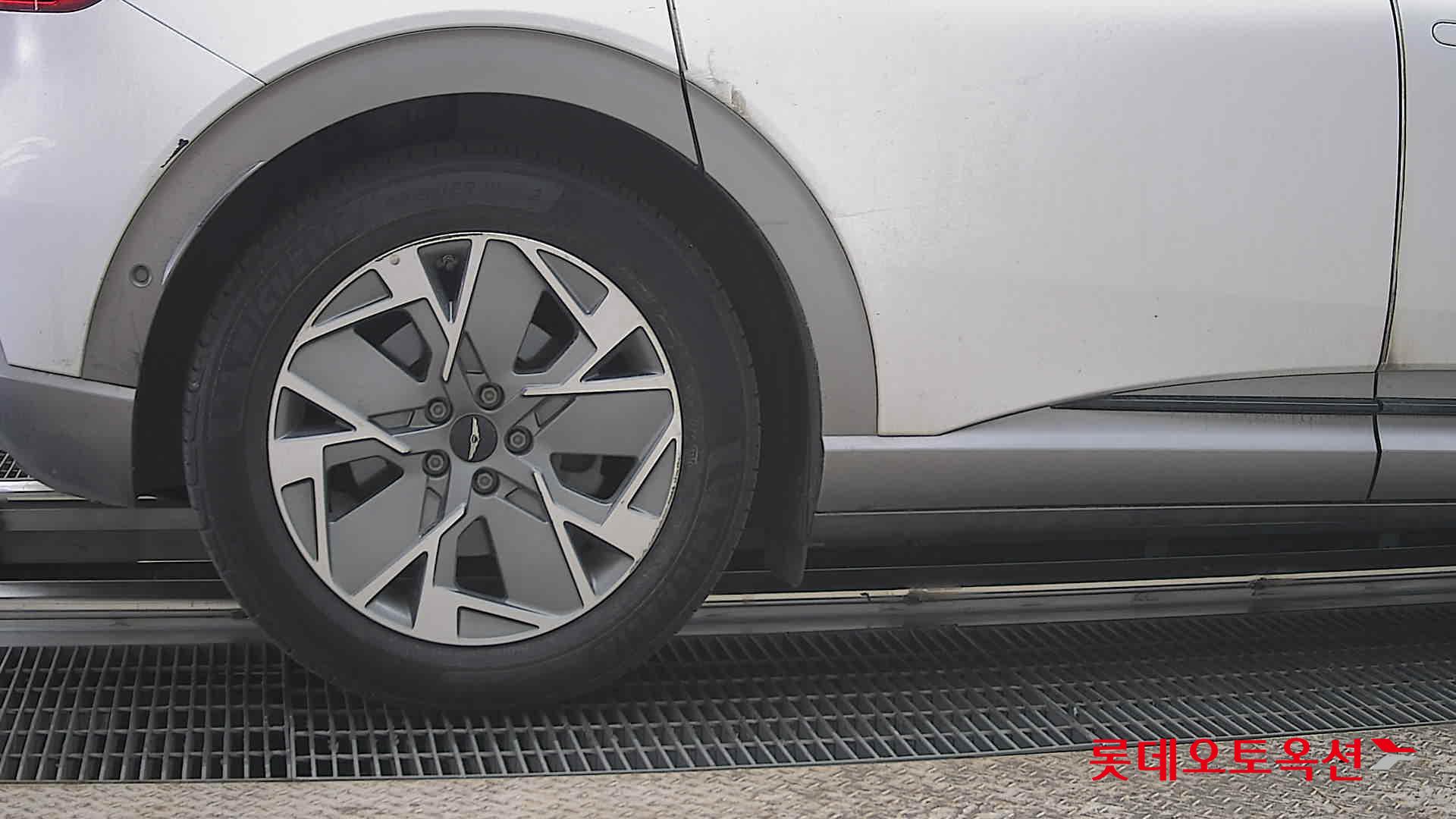 جينسس جي في 60