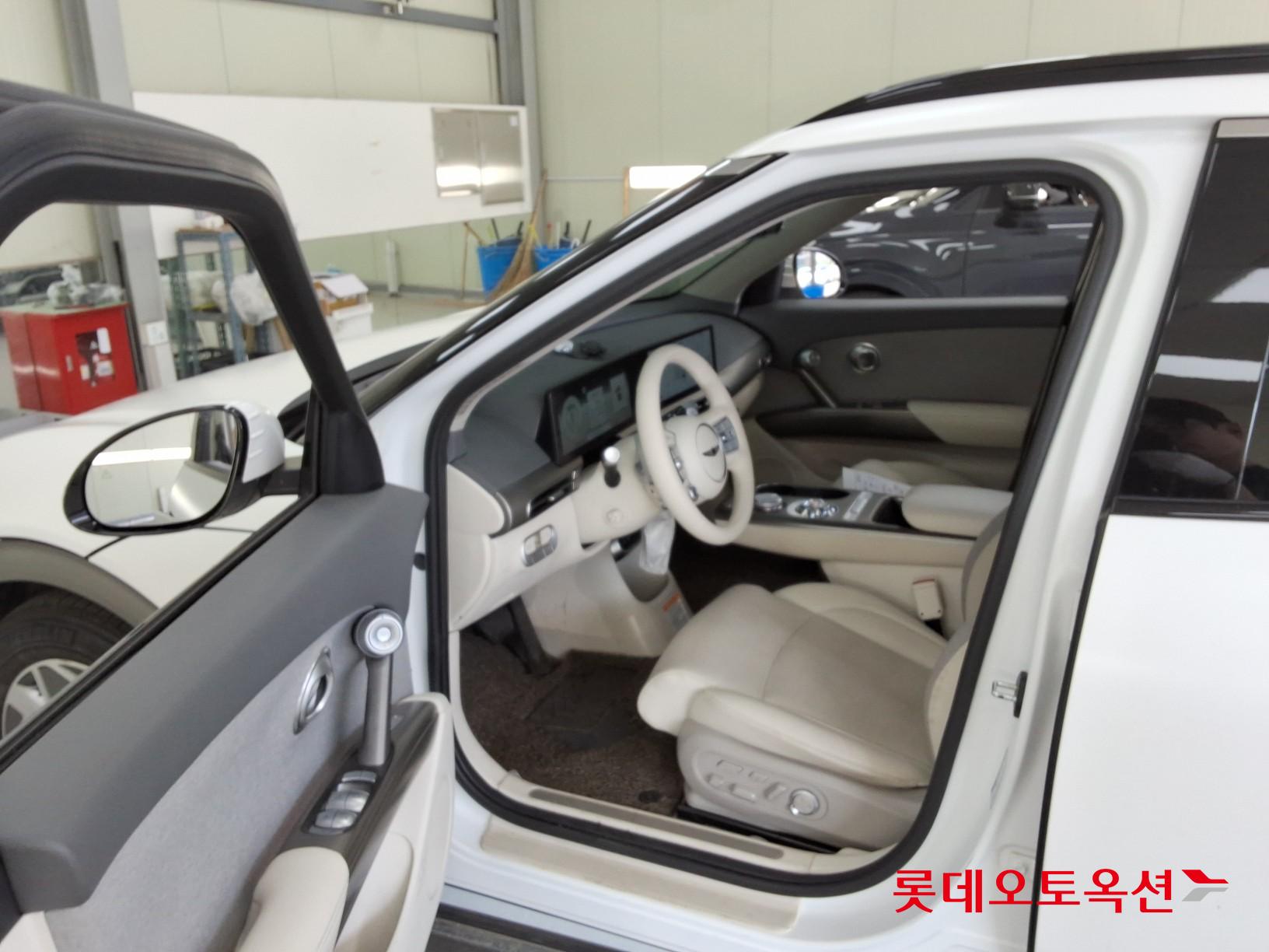 جينسس جي في 60