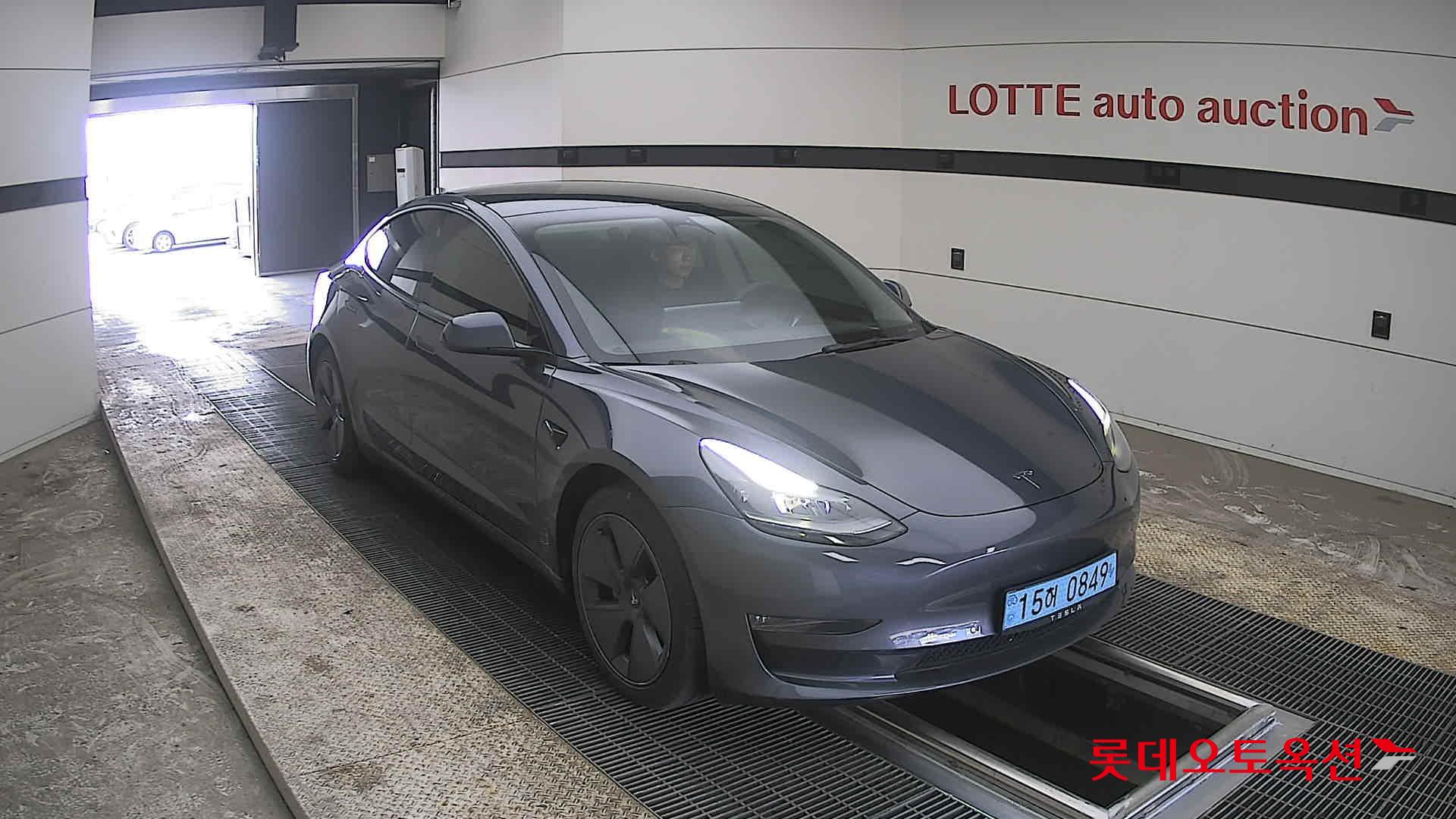 Tesla Model 3 - 6