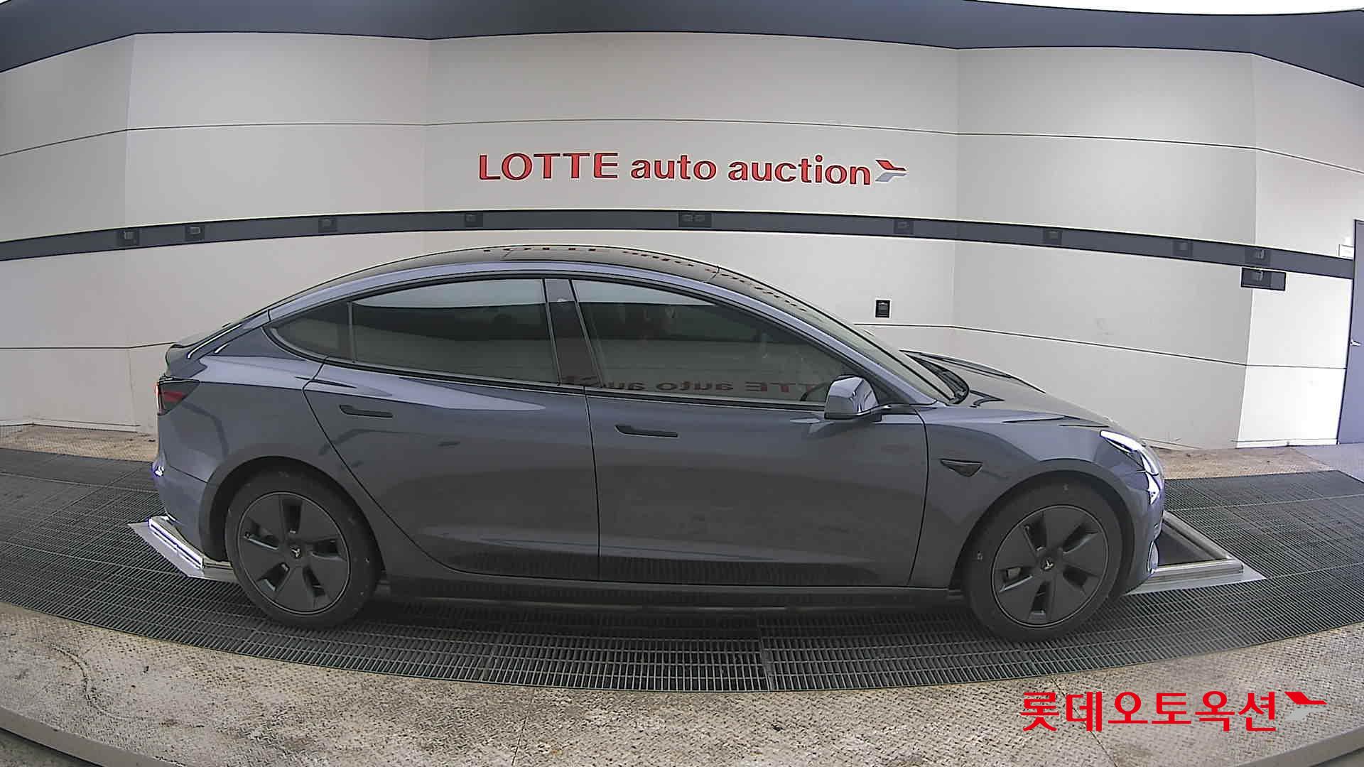 Tesla Model 3 - 21