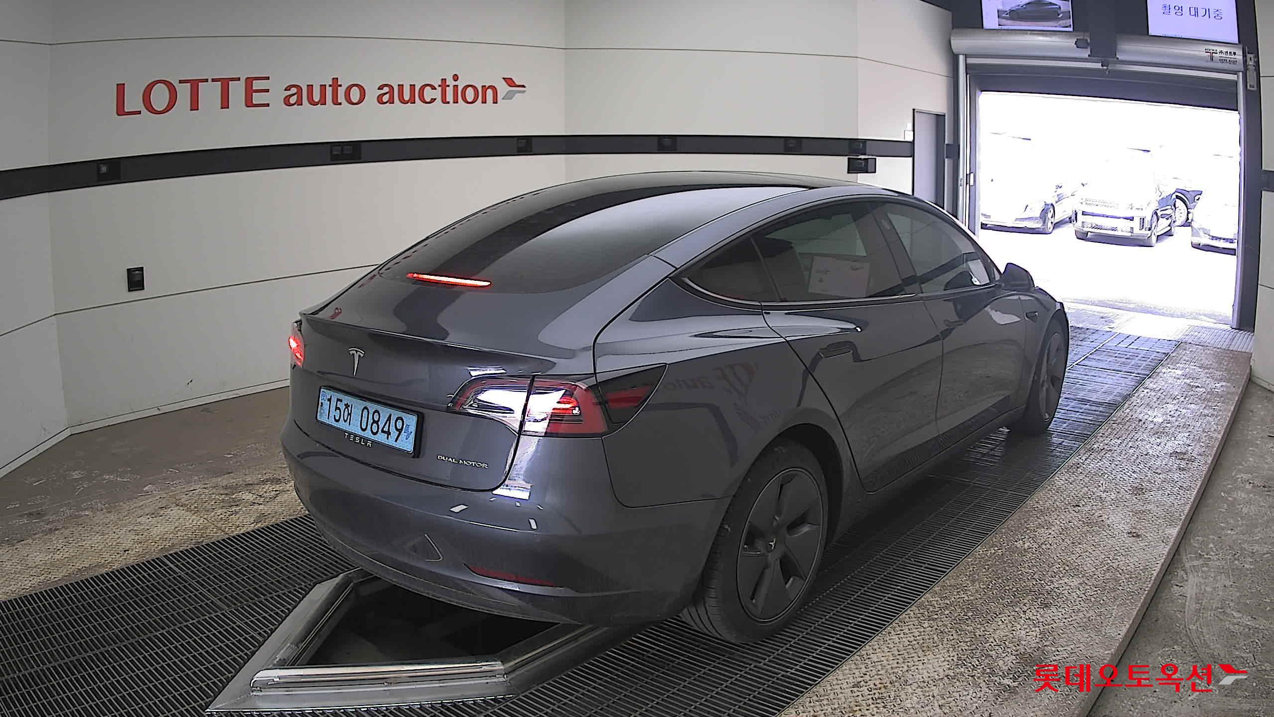 Tesla Model 3 - 5