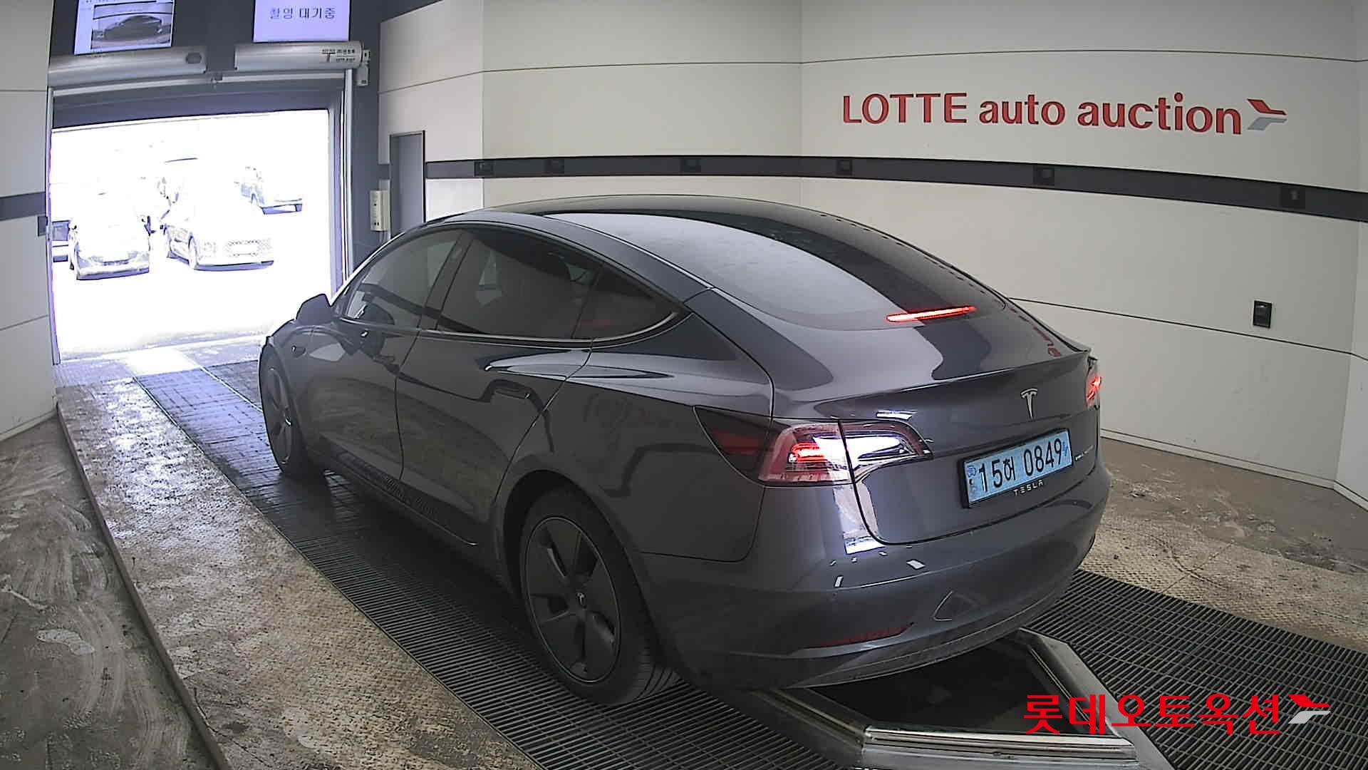 Tesla Model 3 - 4