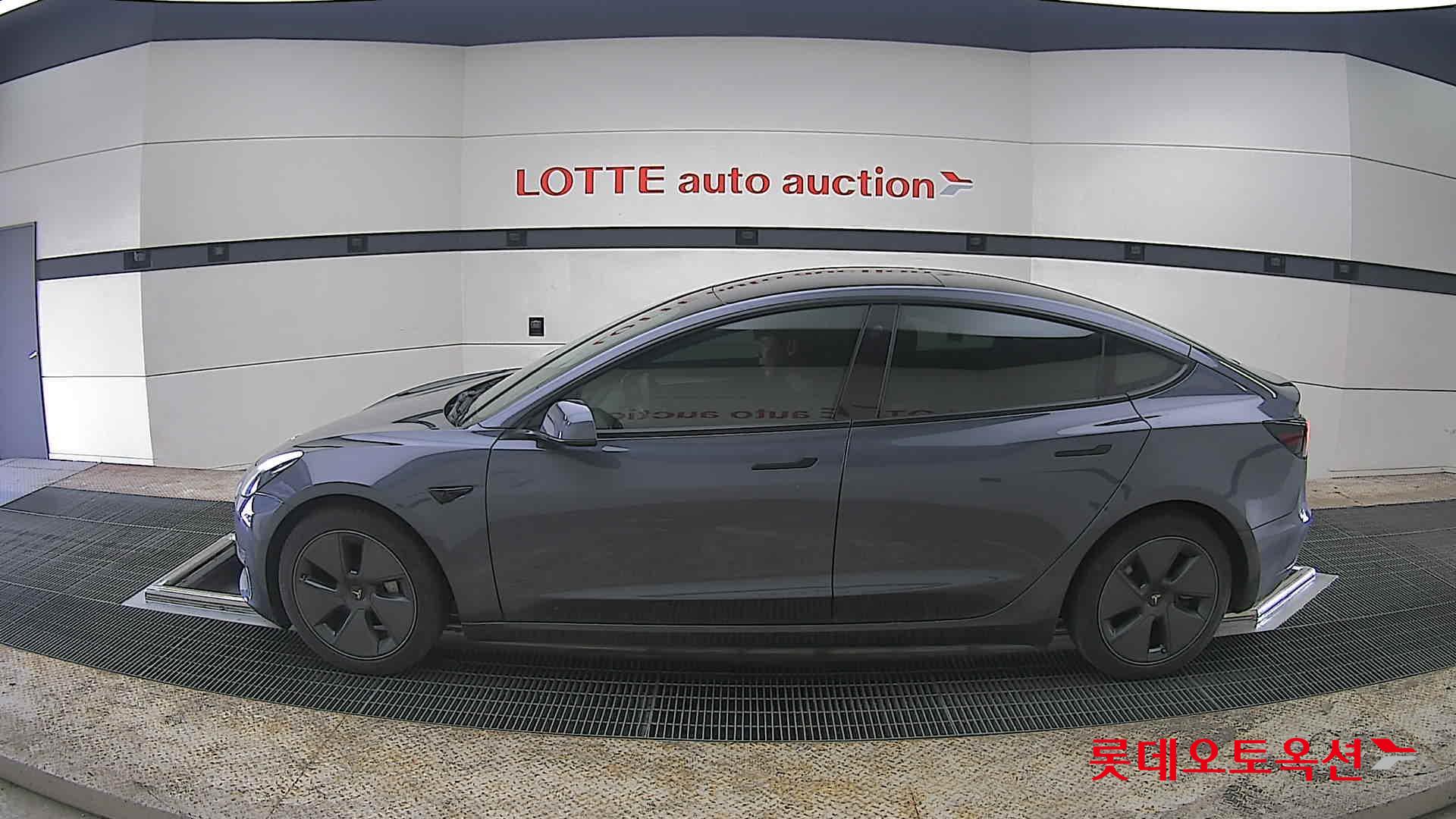 Tesla Model 3 - 13