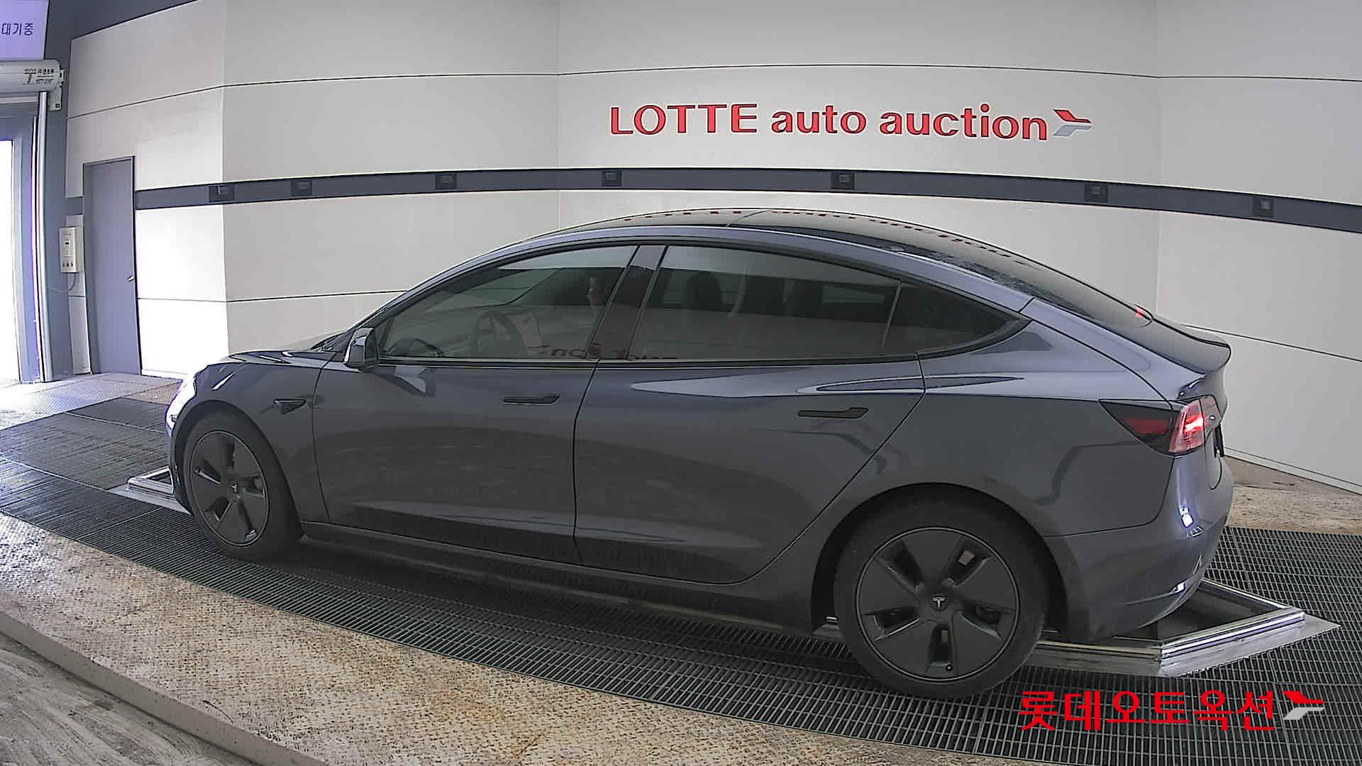 Tesla Model 3 - 14