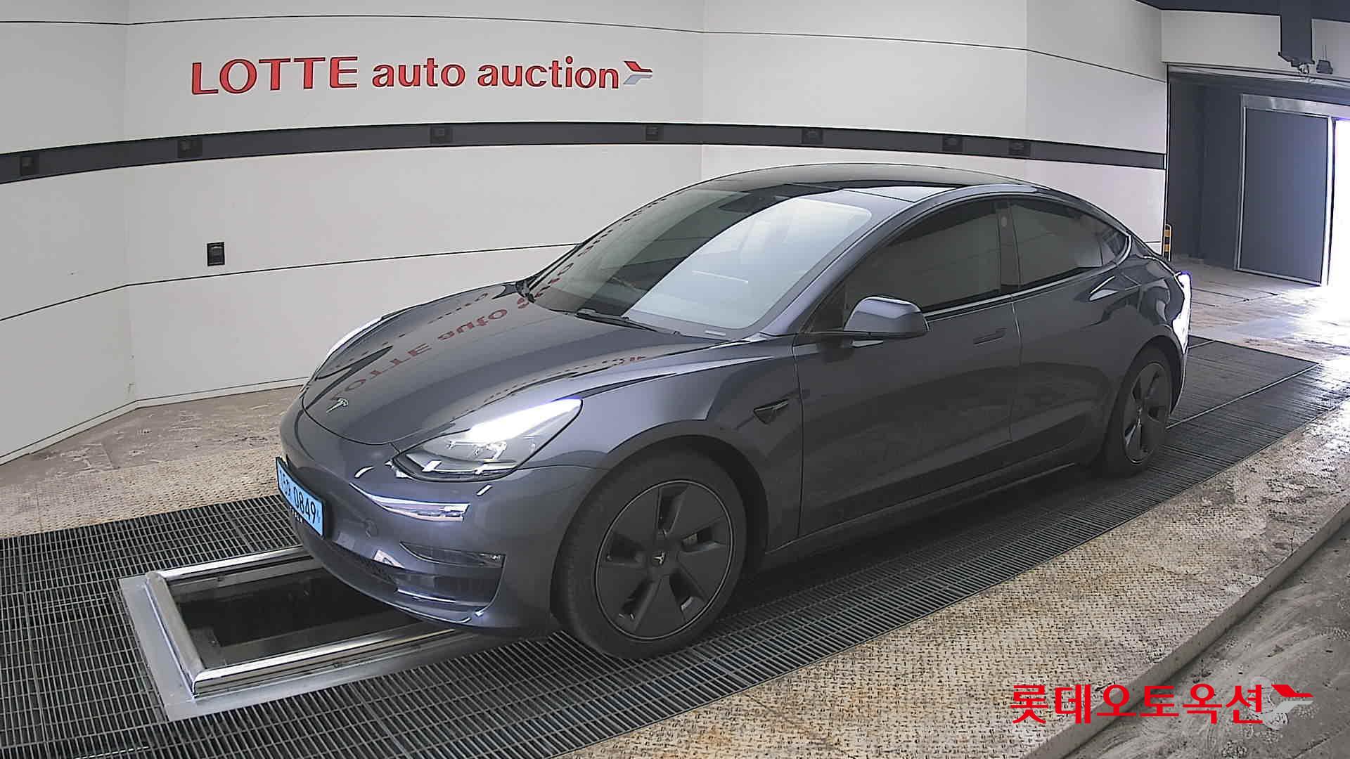 Tesla Model 3 - 11