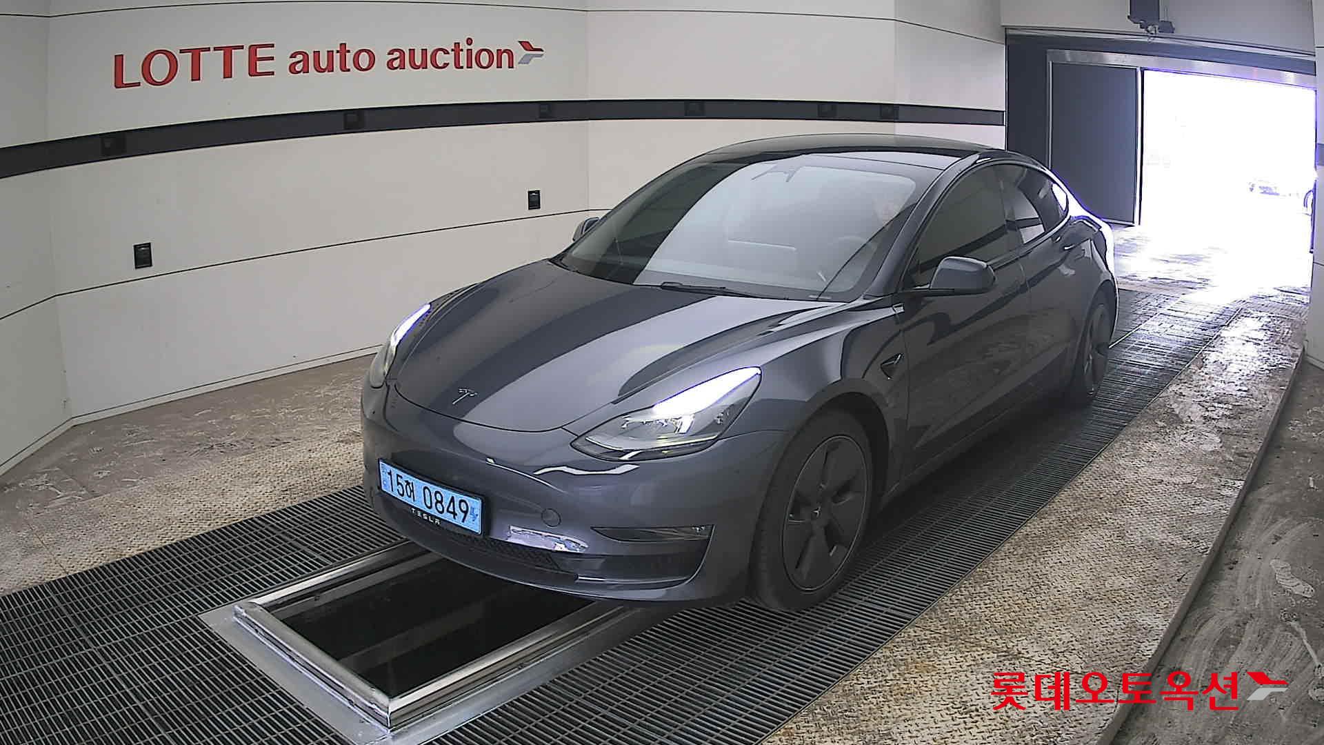 Tesla Model 3 - 3