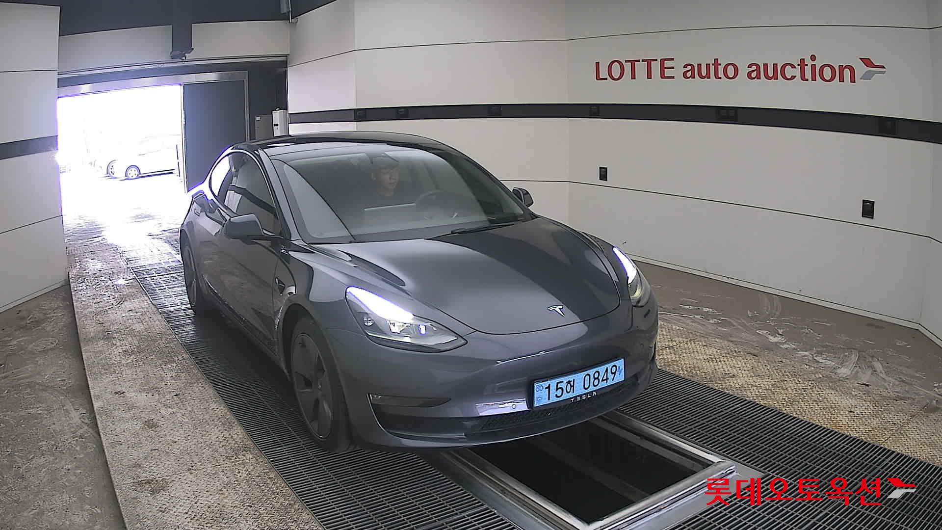 Tesla Model 3 - 24