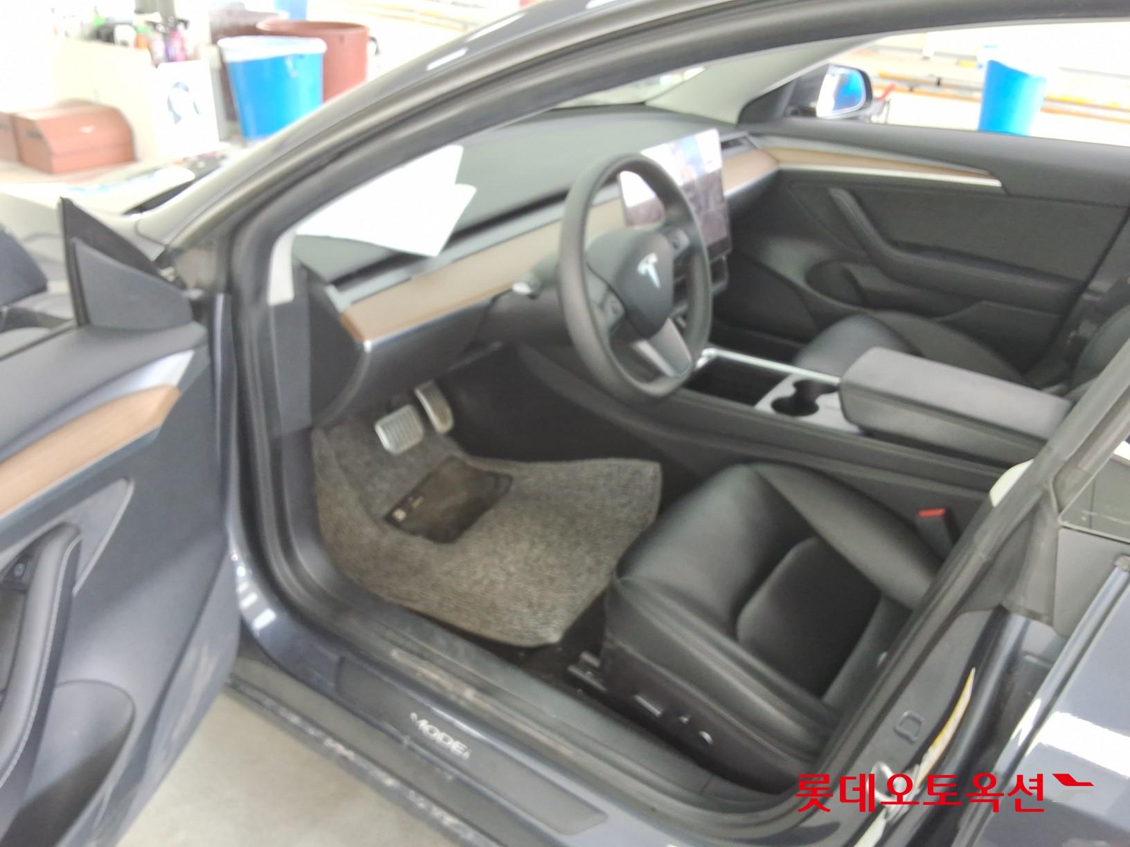 Tesla Model 3 - 36