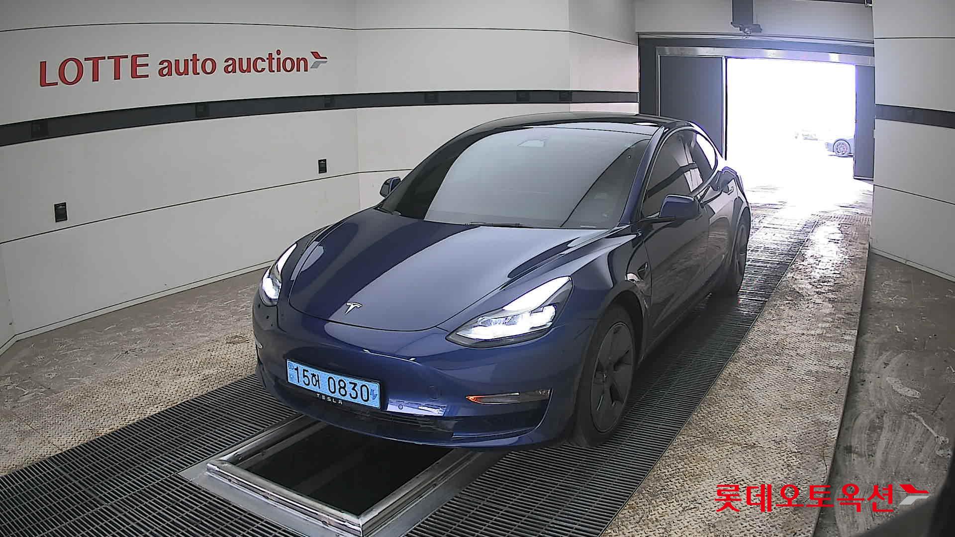 Tesla Model 3 - 10