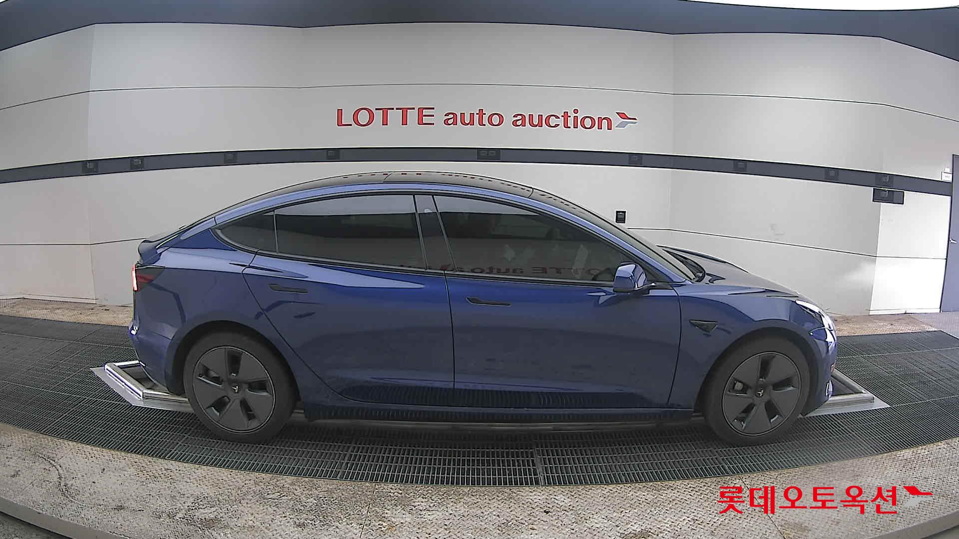 Tesla Model 3 - 21
