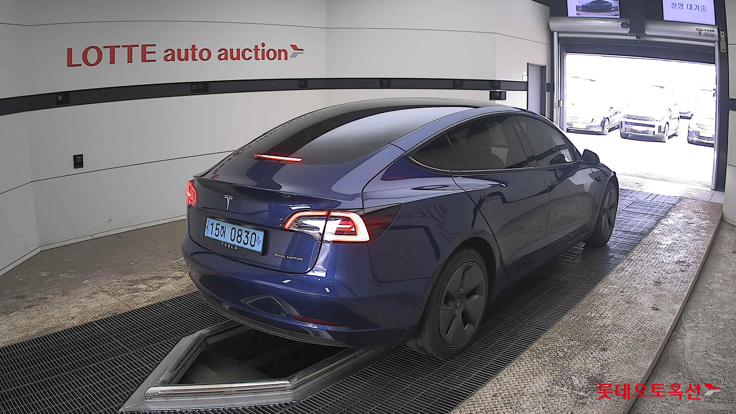 Tesla Model 3 - 5