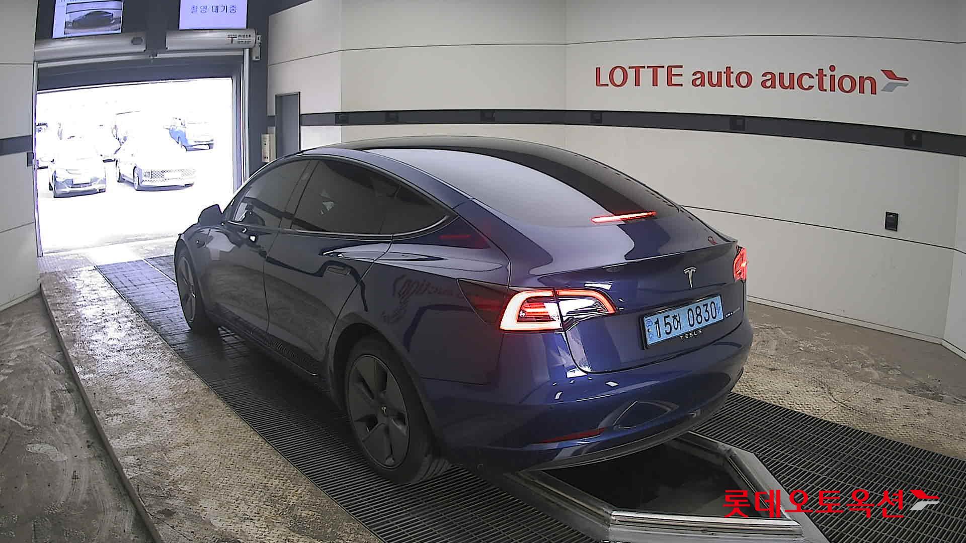 Tesla Model 3 - 4