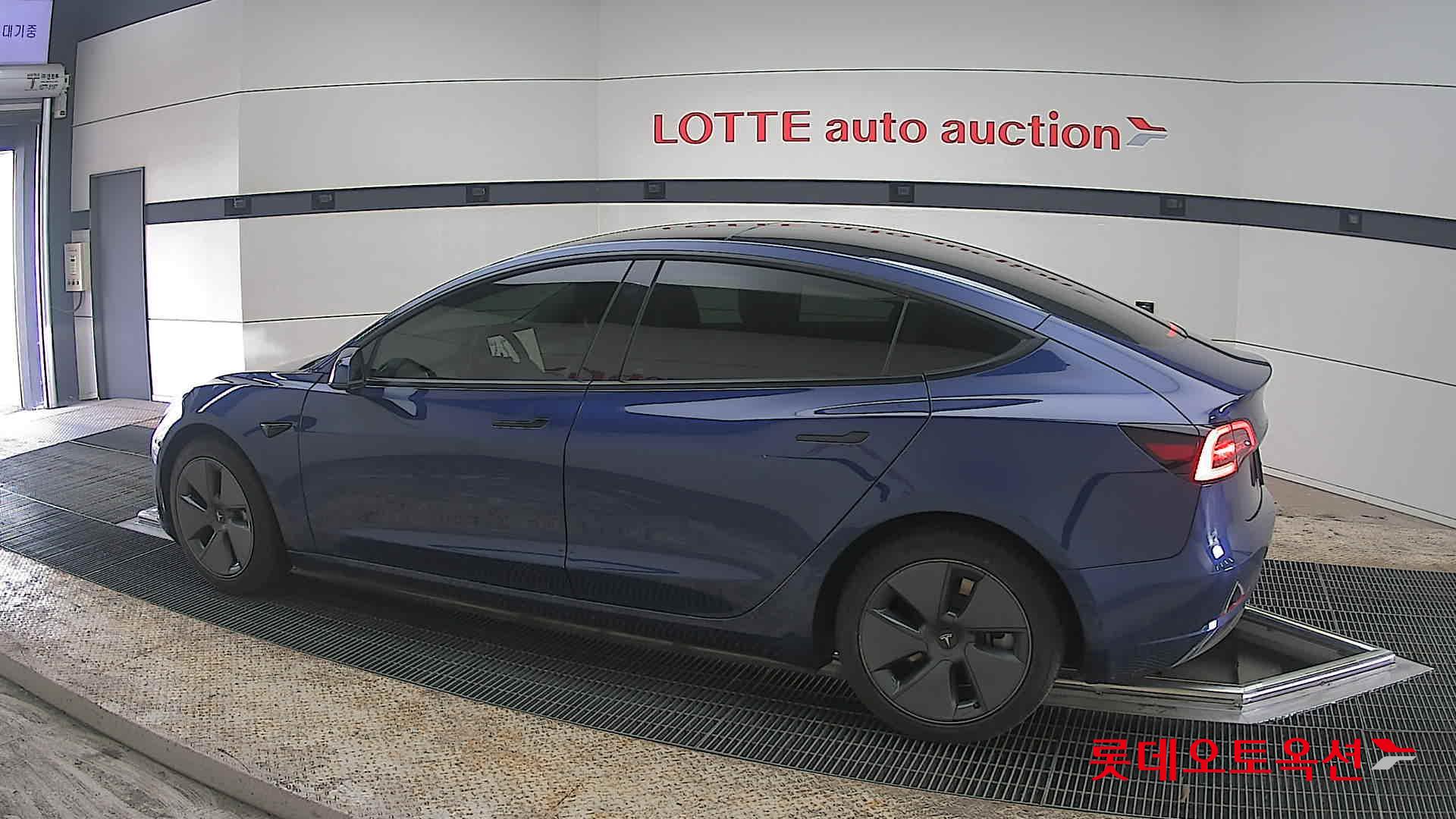 Tesla Model 3 - 14