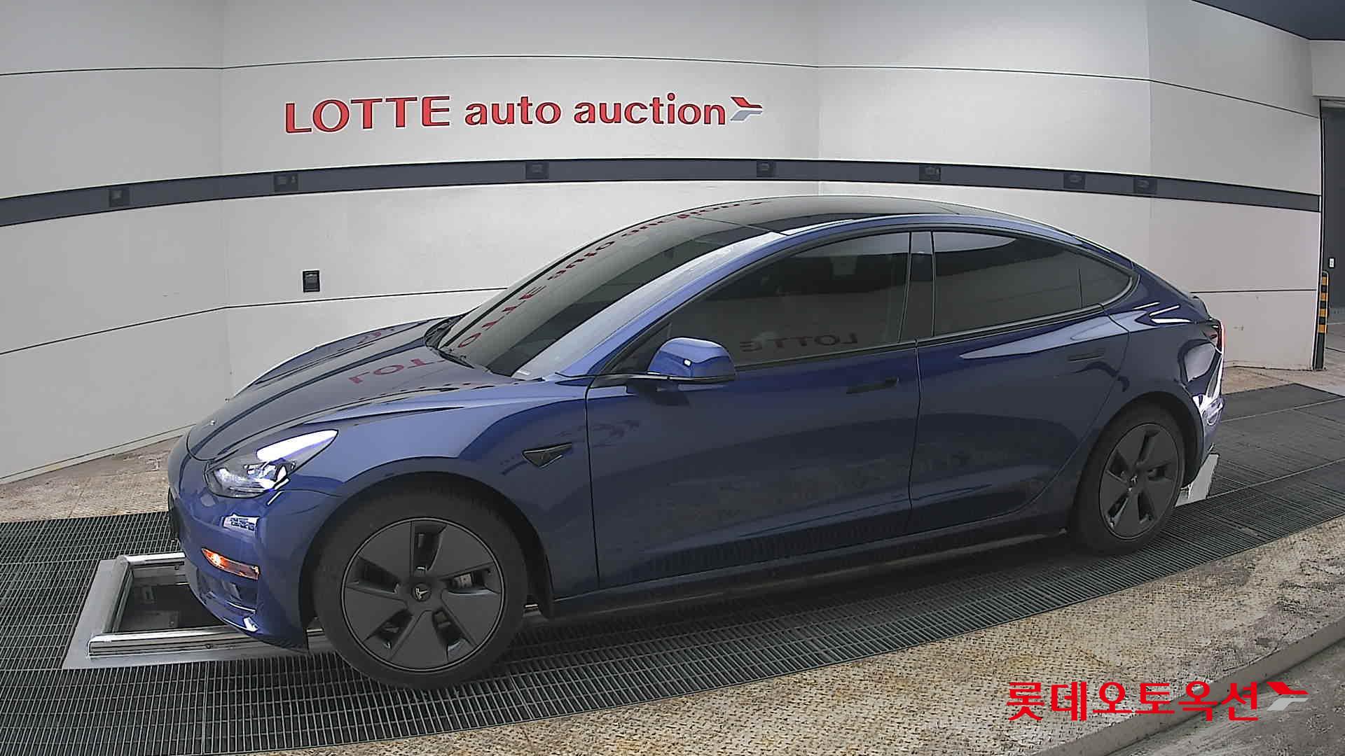 Tesla Model 3 - 12