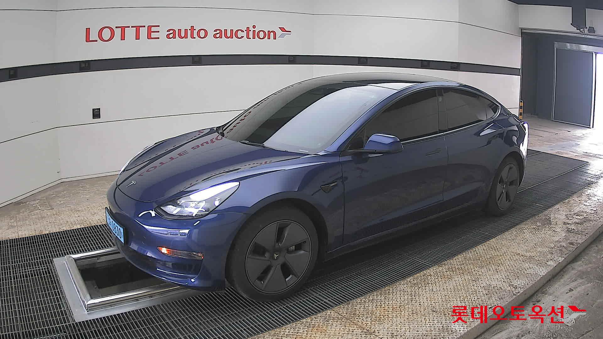 Tesla Model 3 - 11