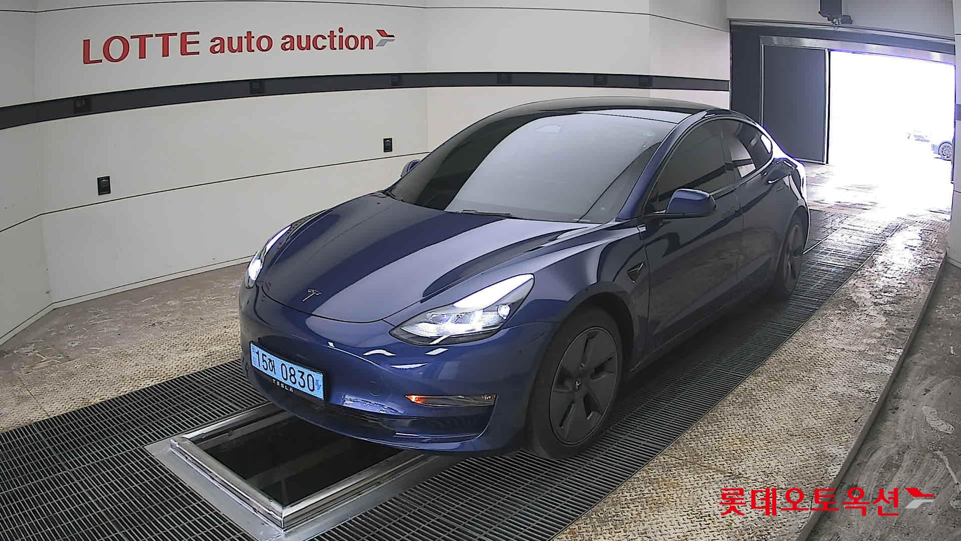 Tesla Model 3 - 3