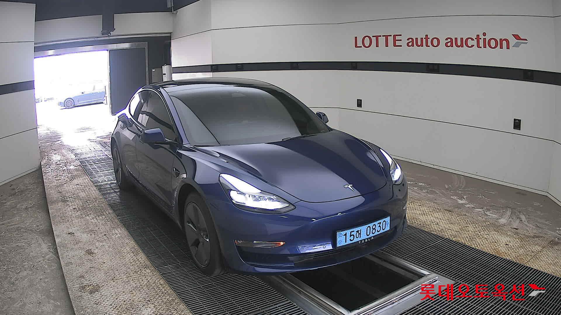 Tesla Model 3 - 24