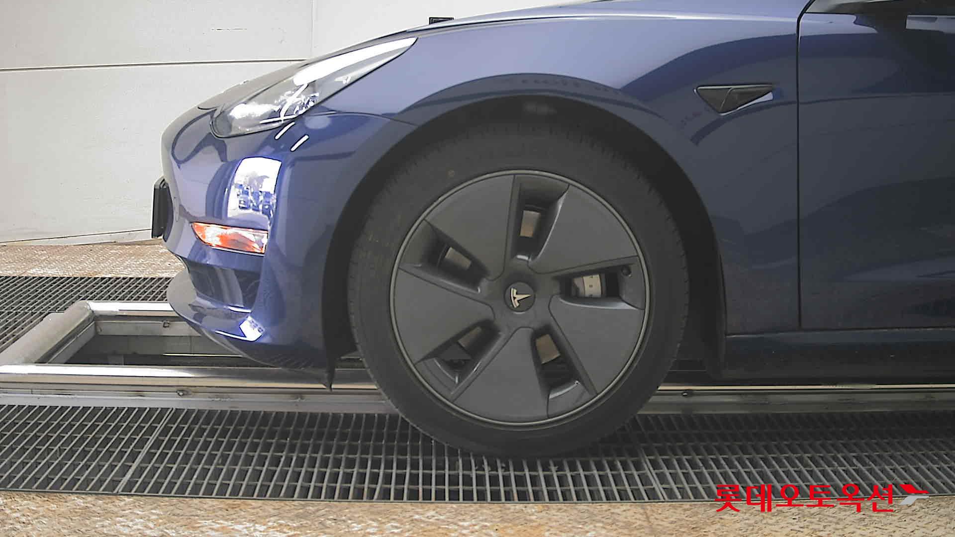 Tesla Model 3 - 25