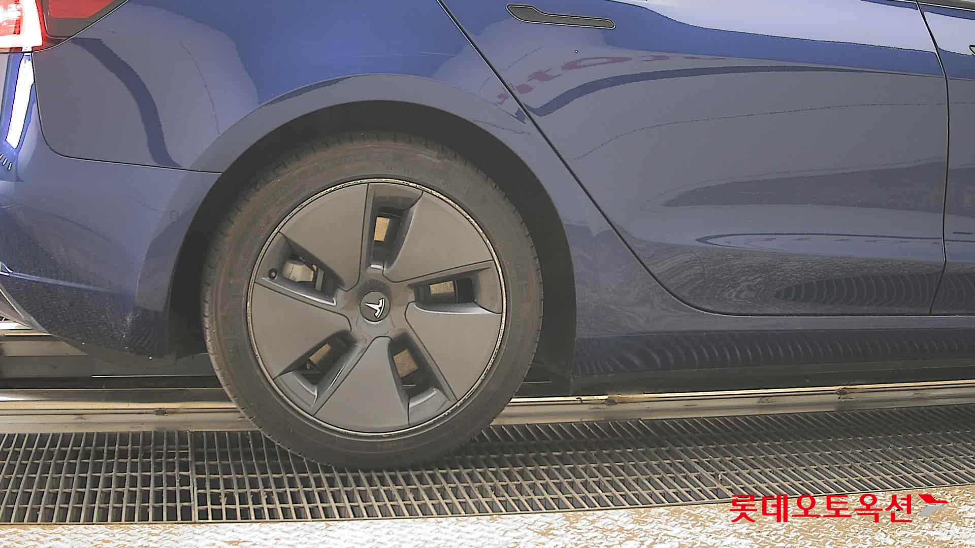 Tesla Model 3 - 28
