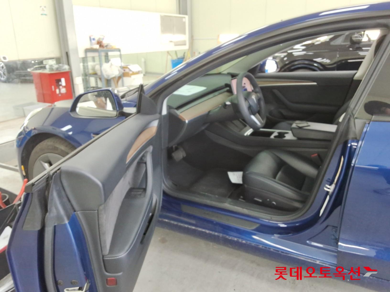 Tesla Model 3 - 37