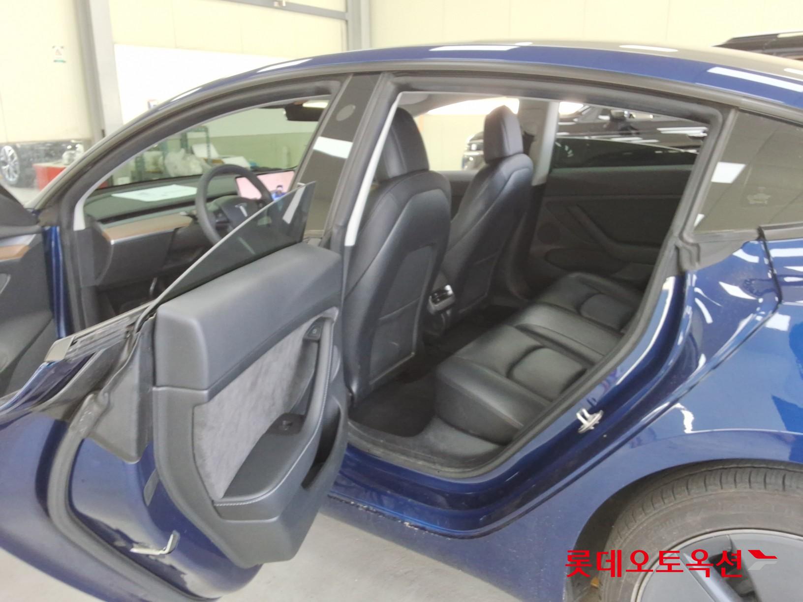 Tesla Model 3 - 38