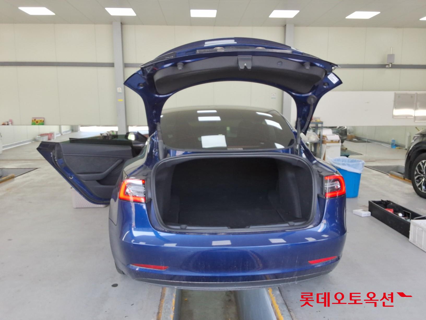 Tesla Model 3 - 9