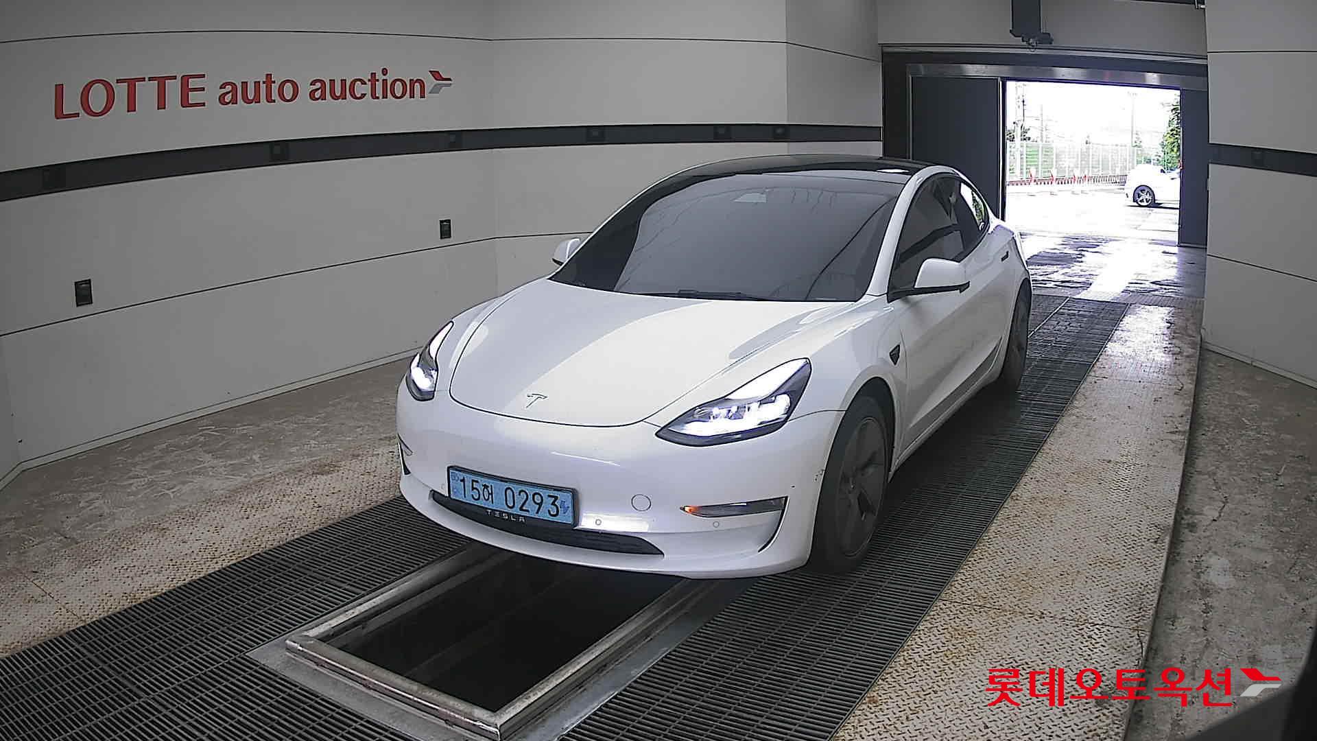 2022 - tesla model 3