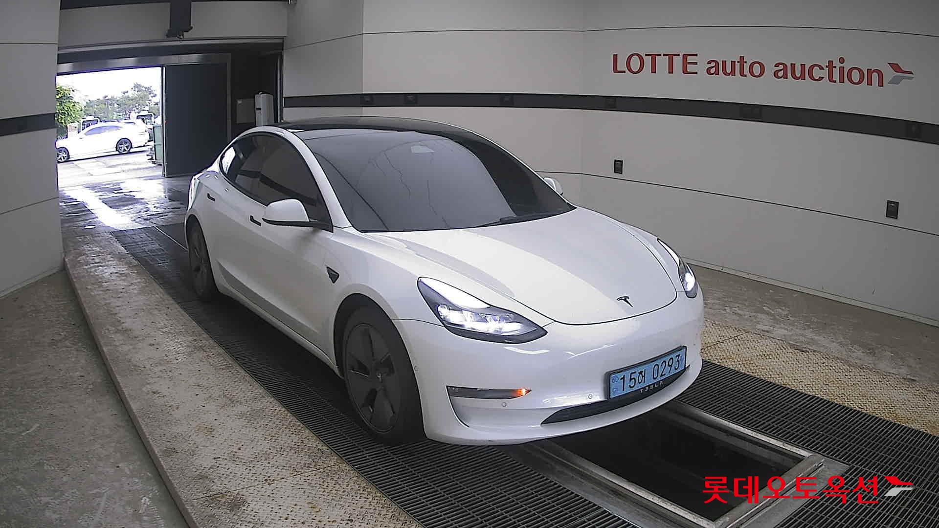 2022 - tesla model 3