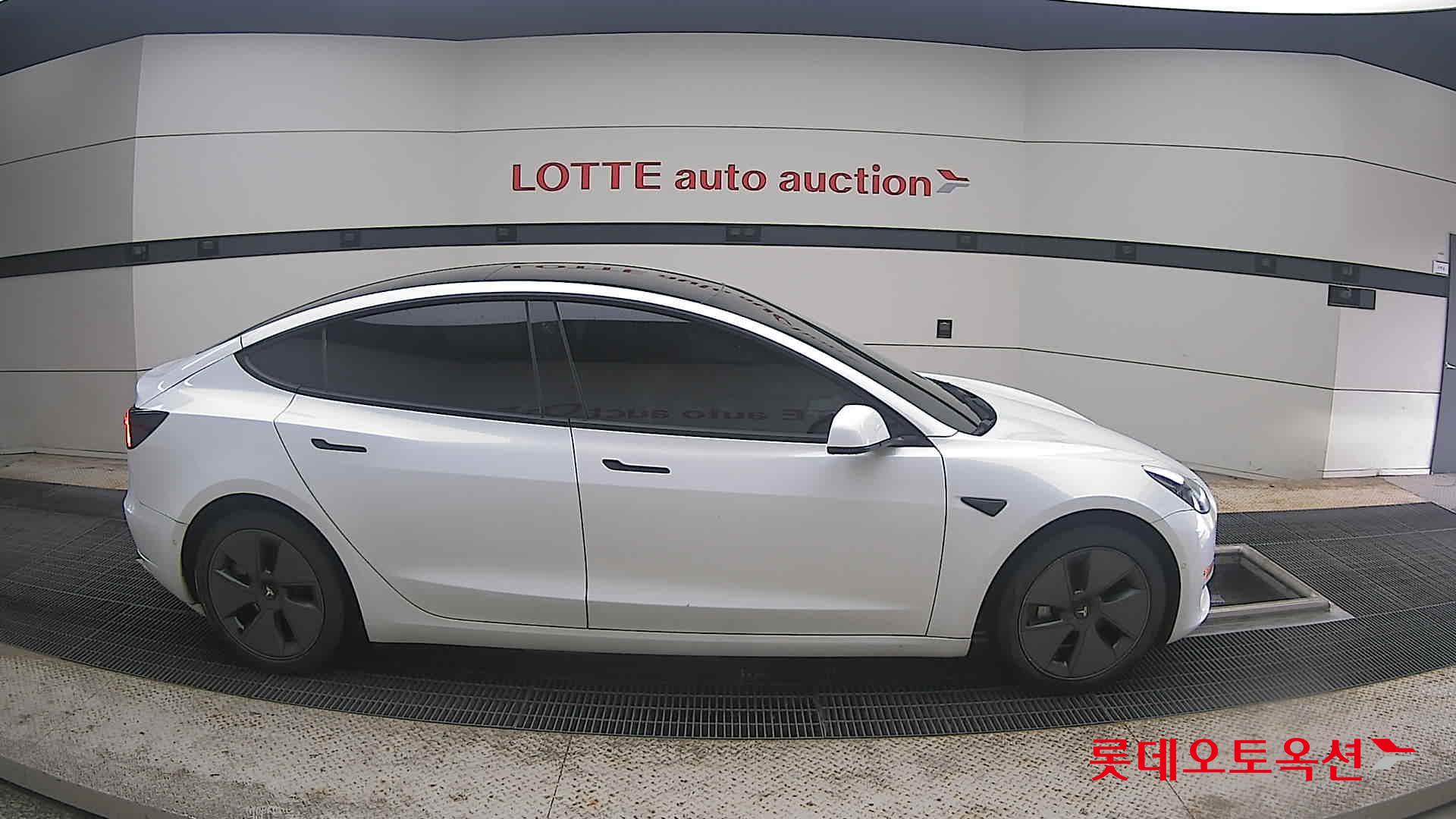 2022 - tesla model 3