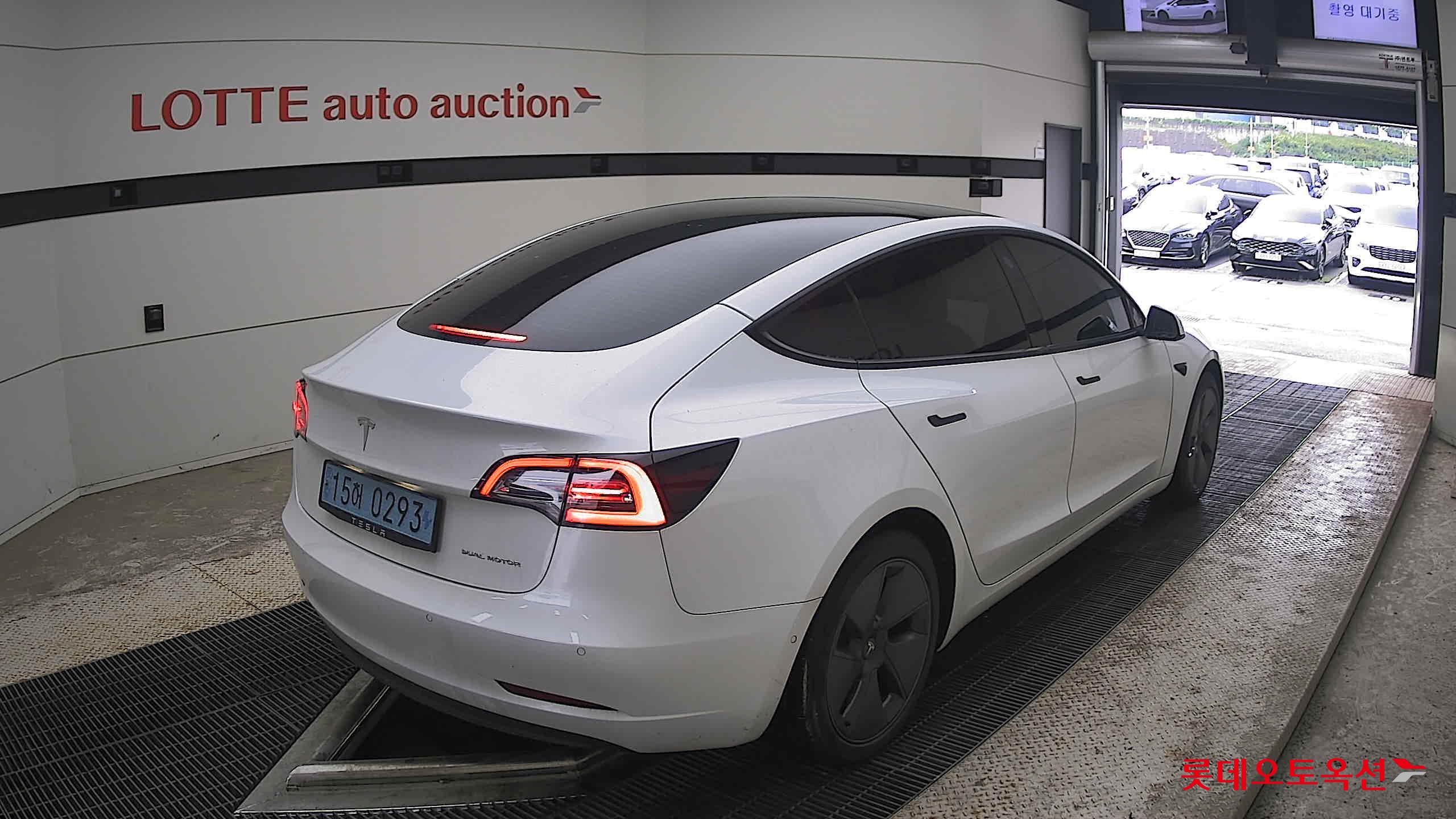 2022 - tesla model 3