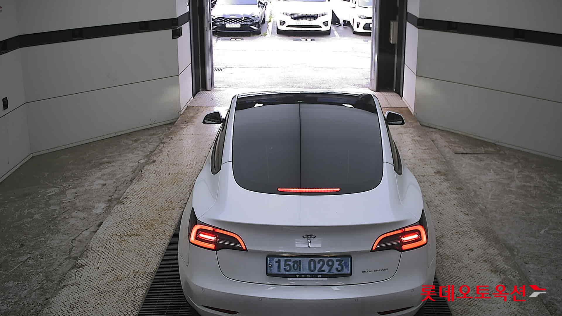 2022 - tesla model 3