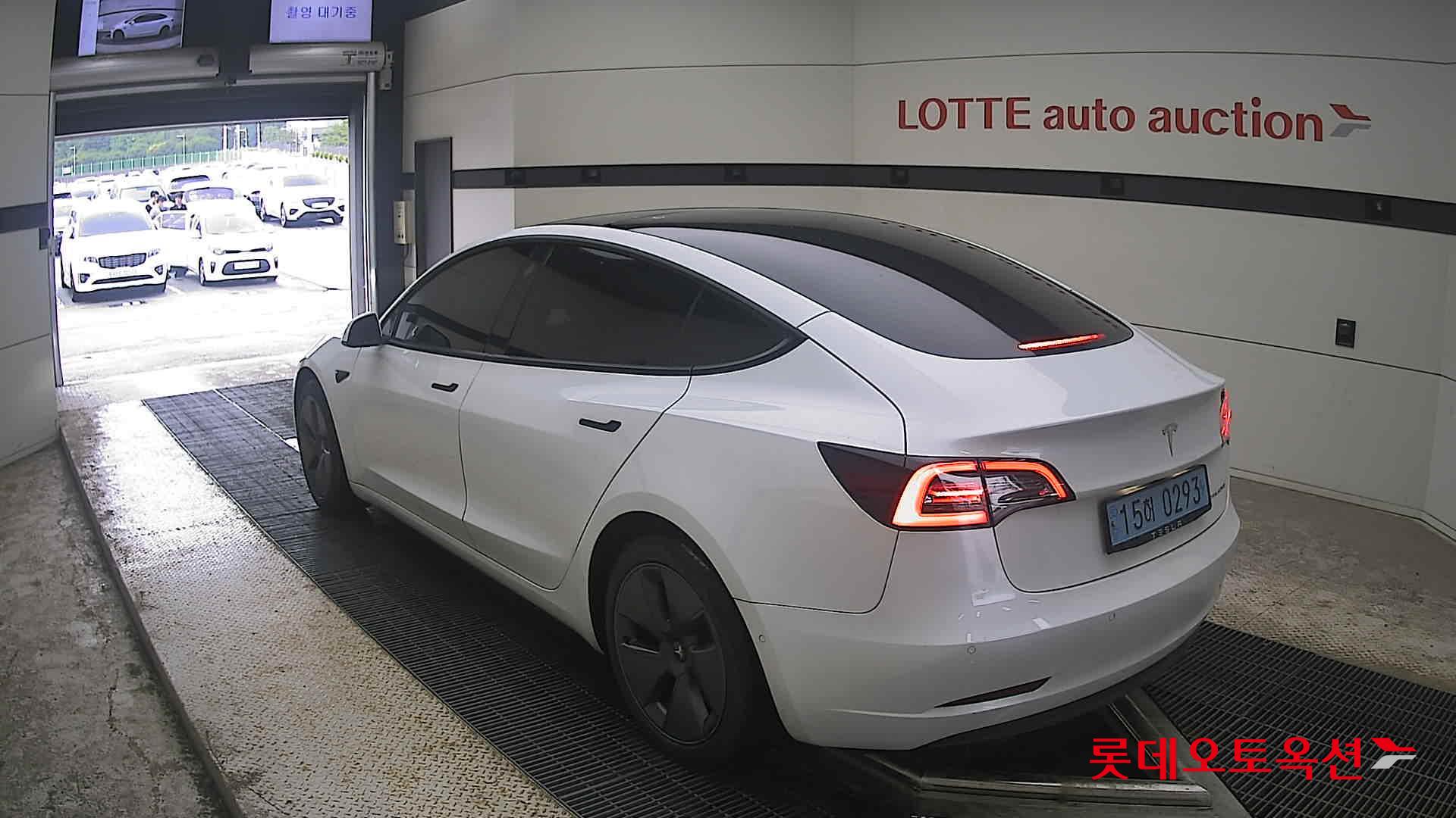 2022 - tesla model 3