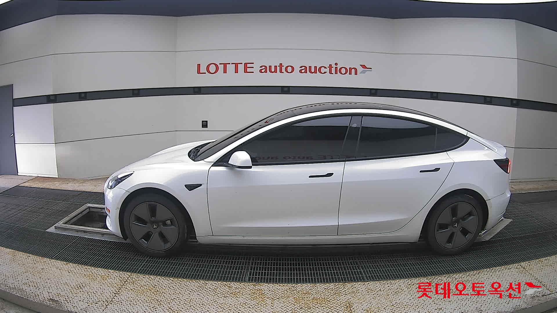 2022 - tesla model 3