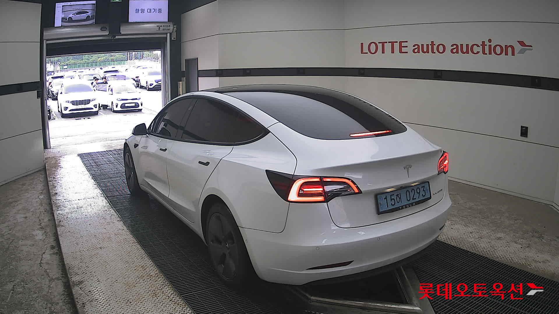 2022 - tesla model 3