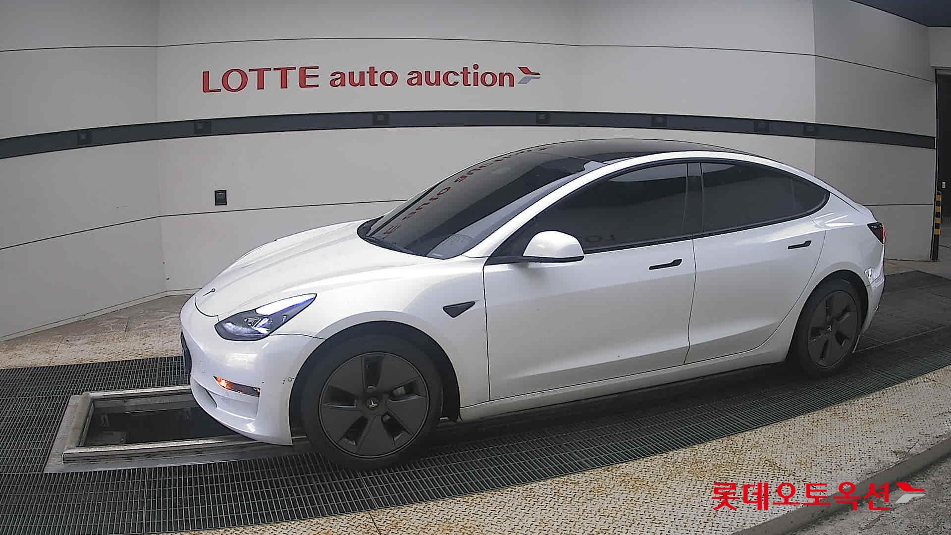 2022 - tesla model 3