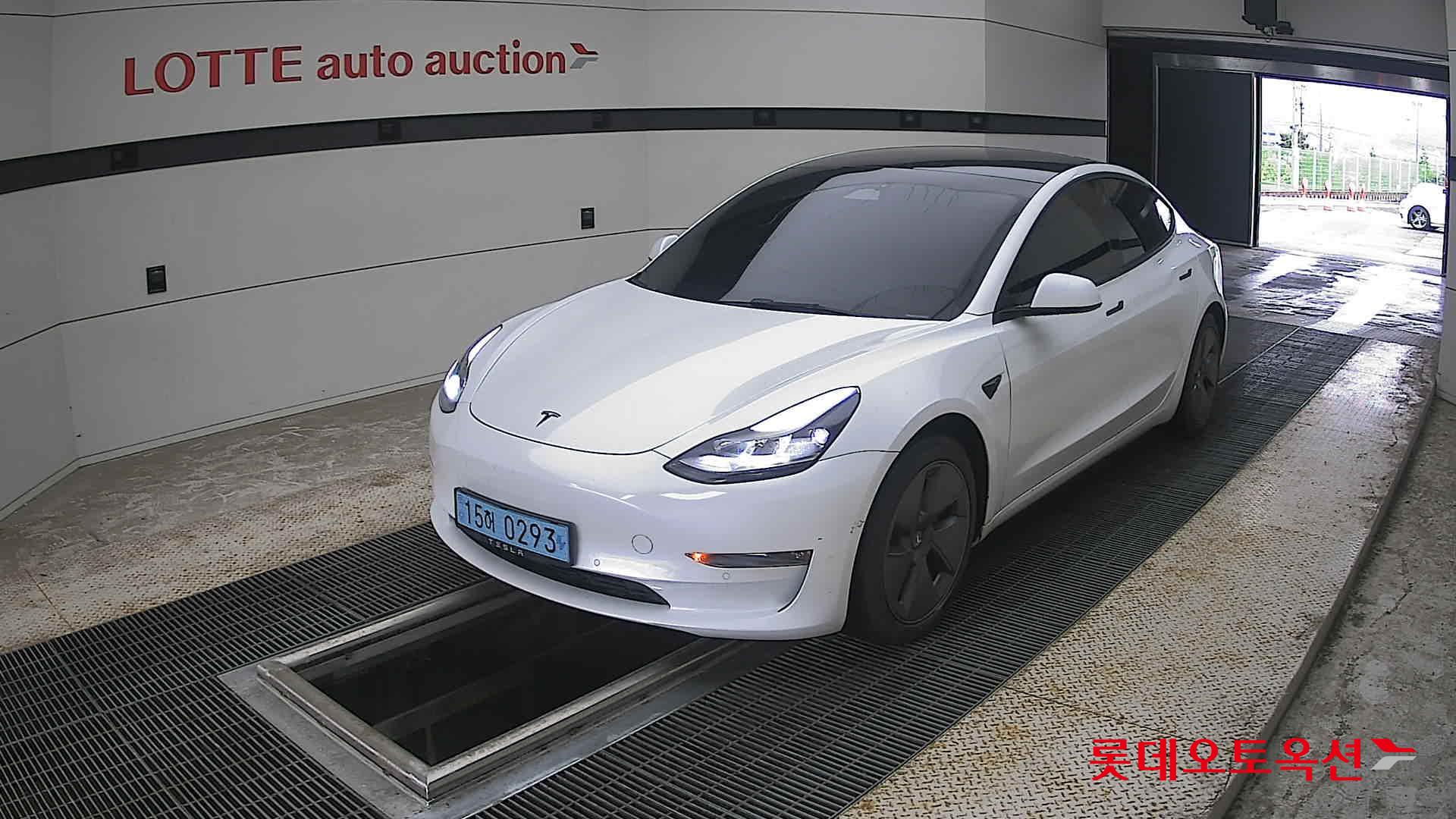 2022 - tesla model 3