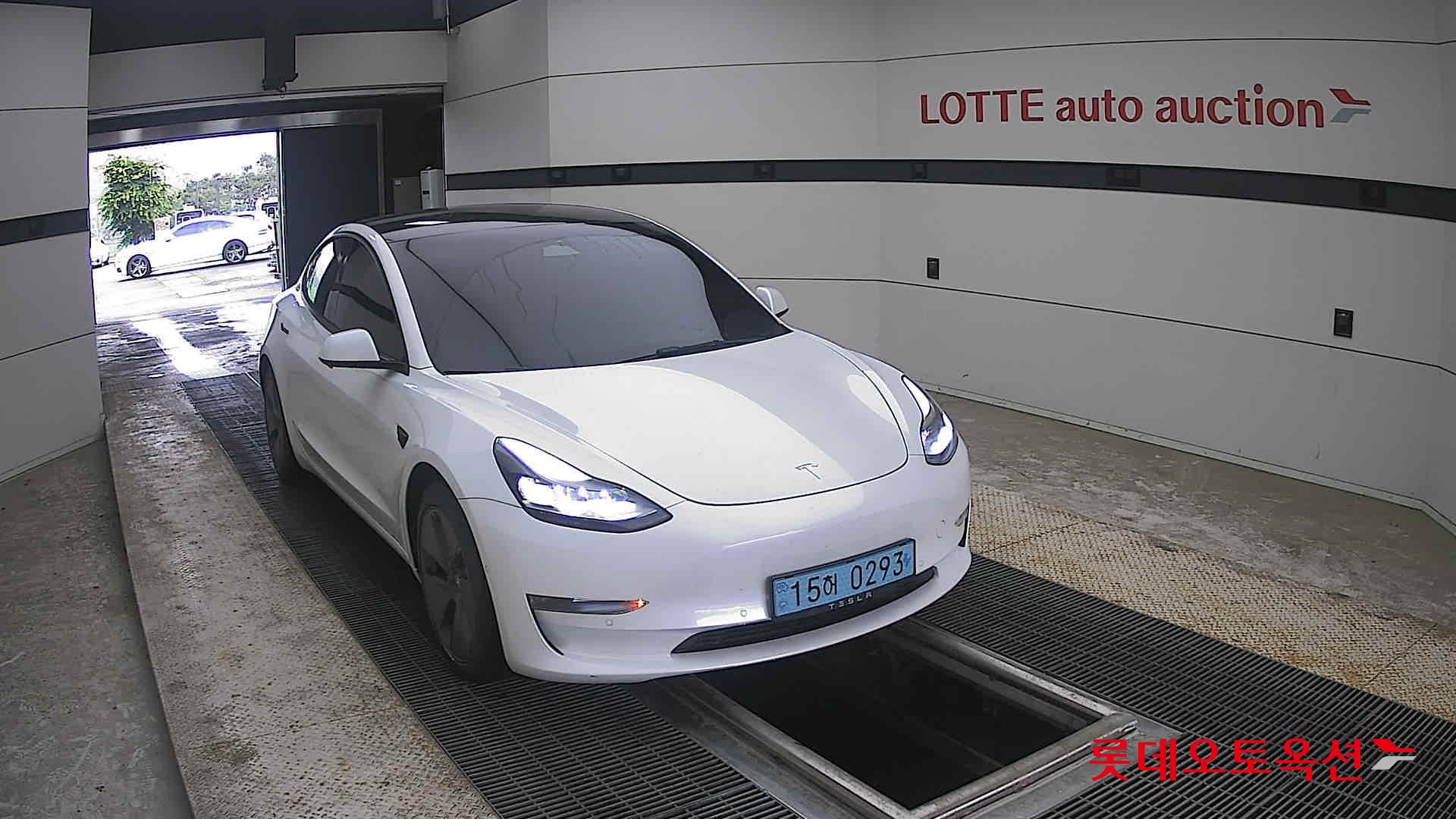 2022 - tesla model 3