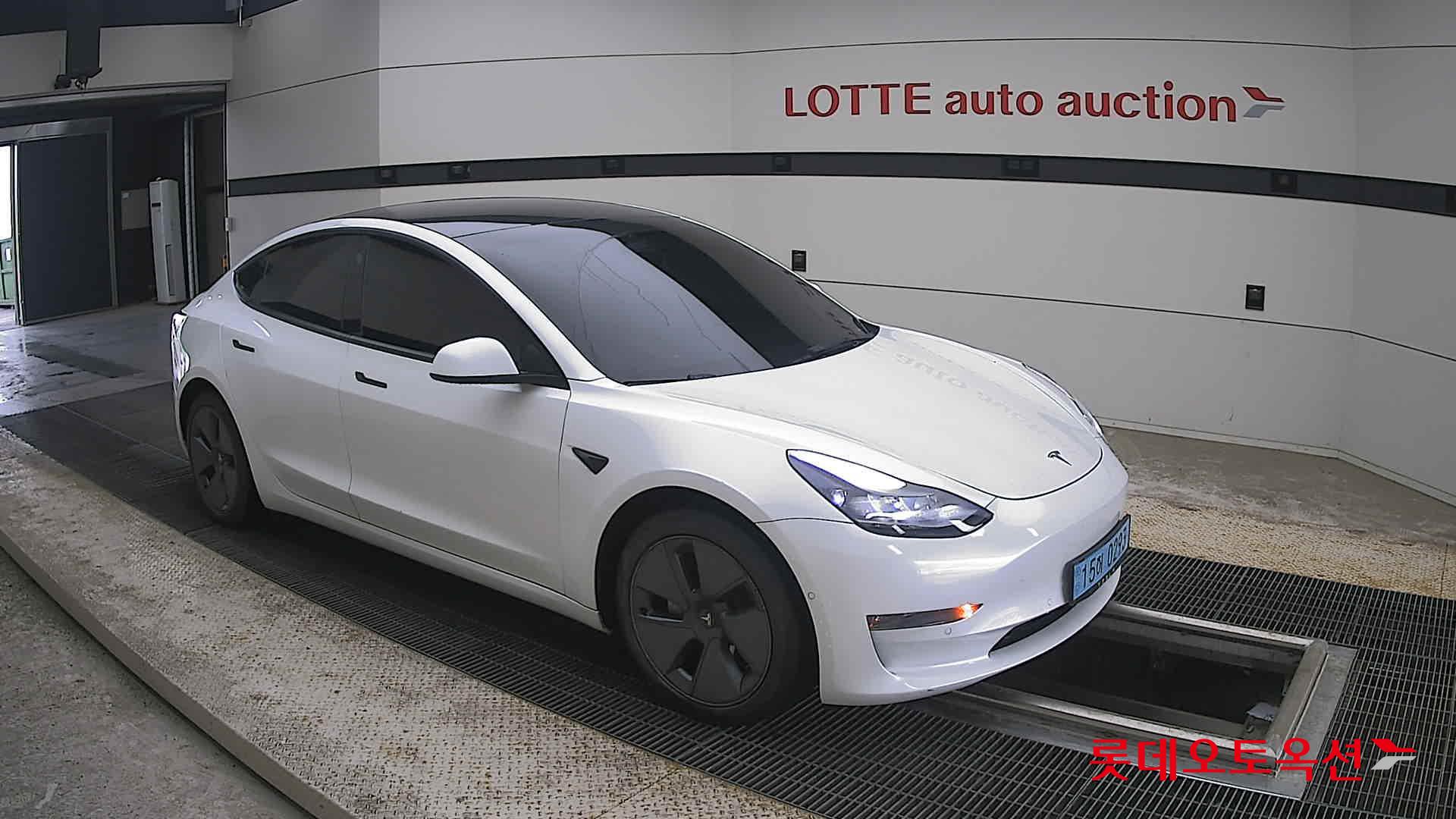 2022 - tesla model 3
