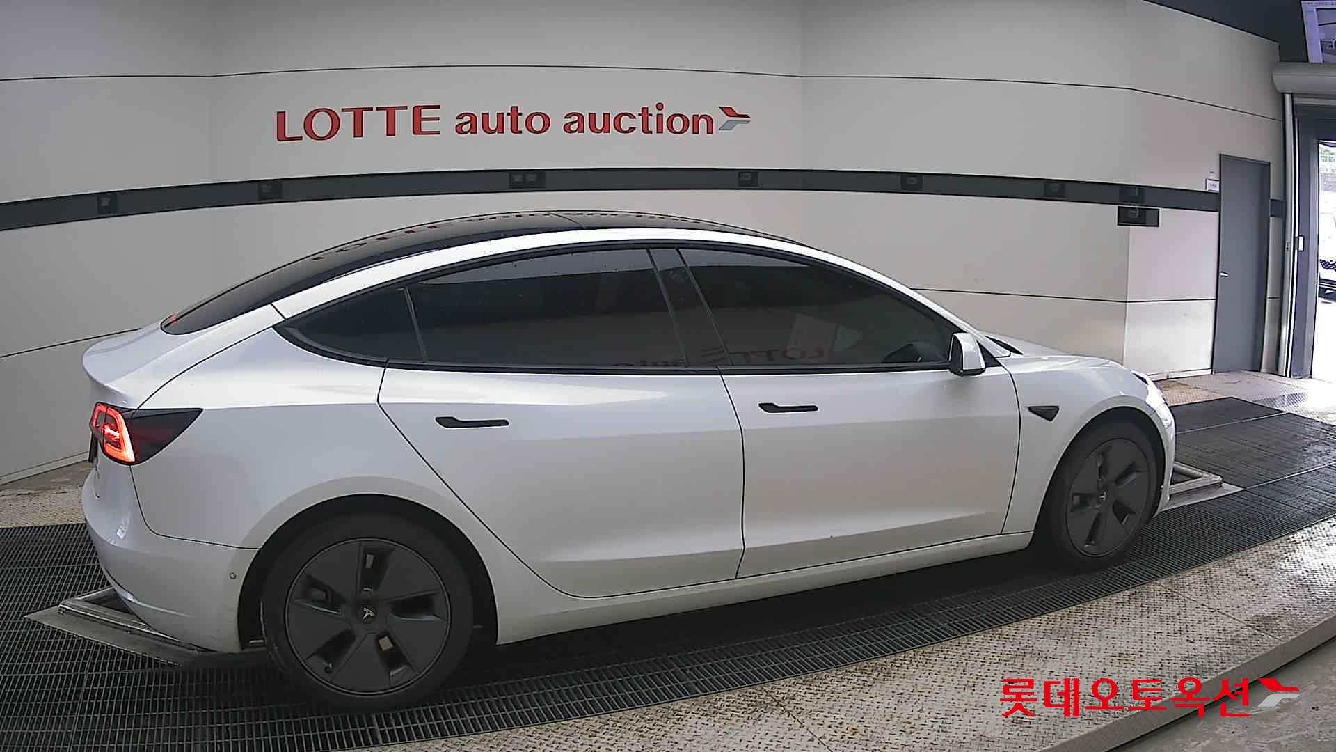 2022 - tesla model 3