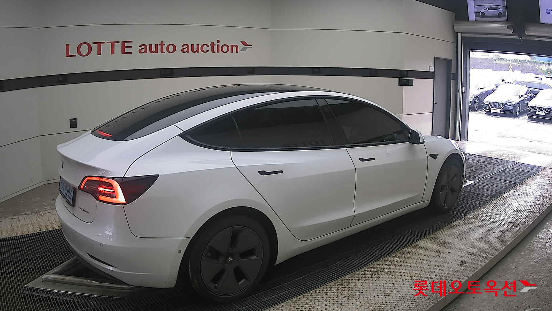 2022 - tesla model 3