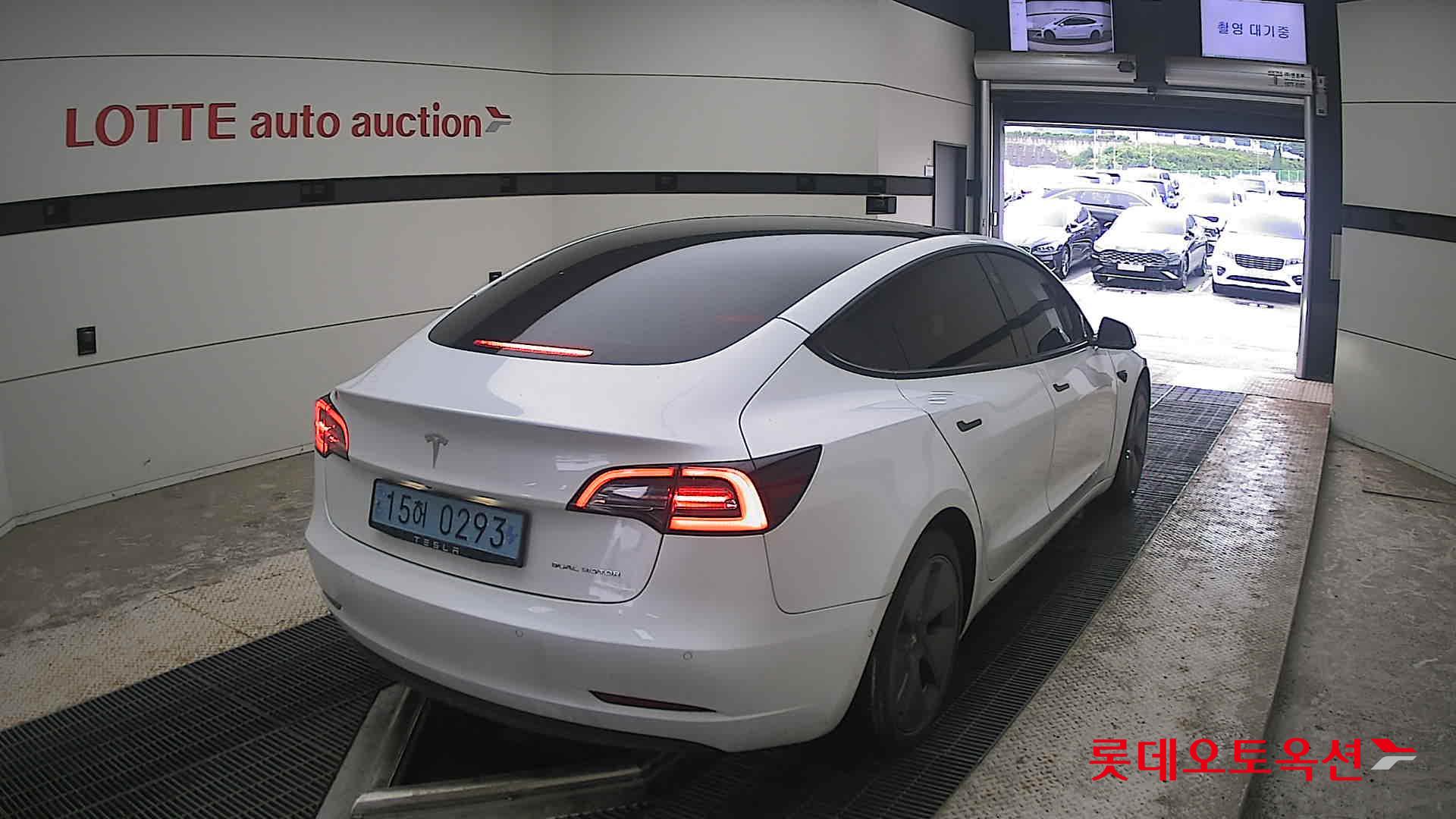 2022 - tesla model 3