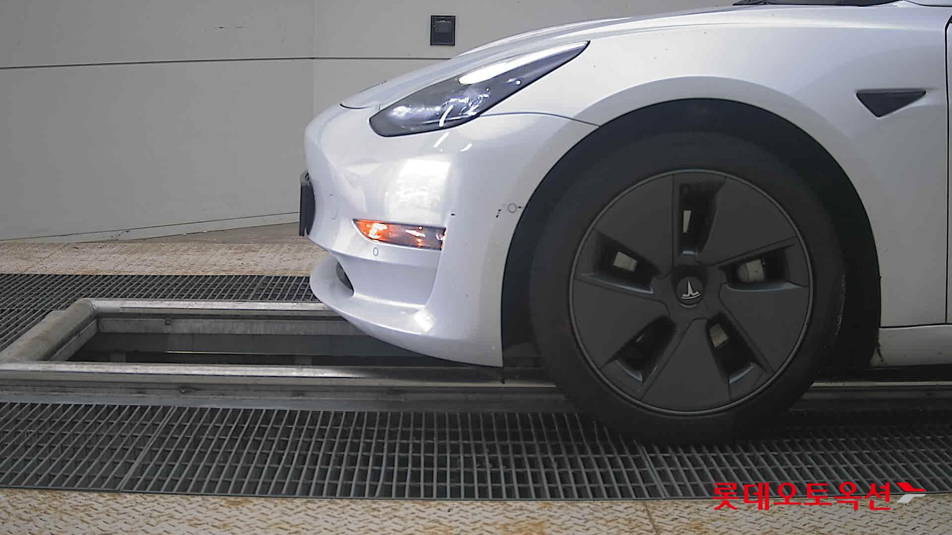 2022 - tesla model 3