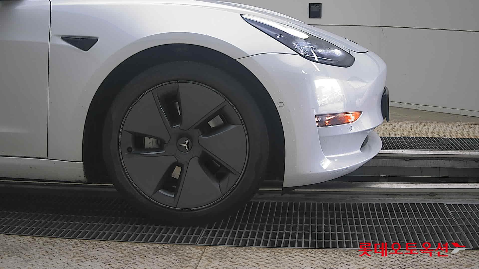 2022 - tesla model 3